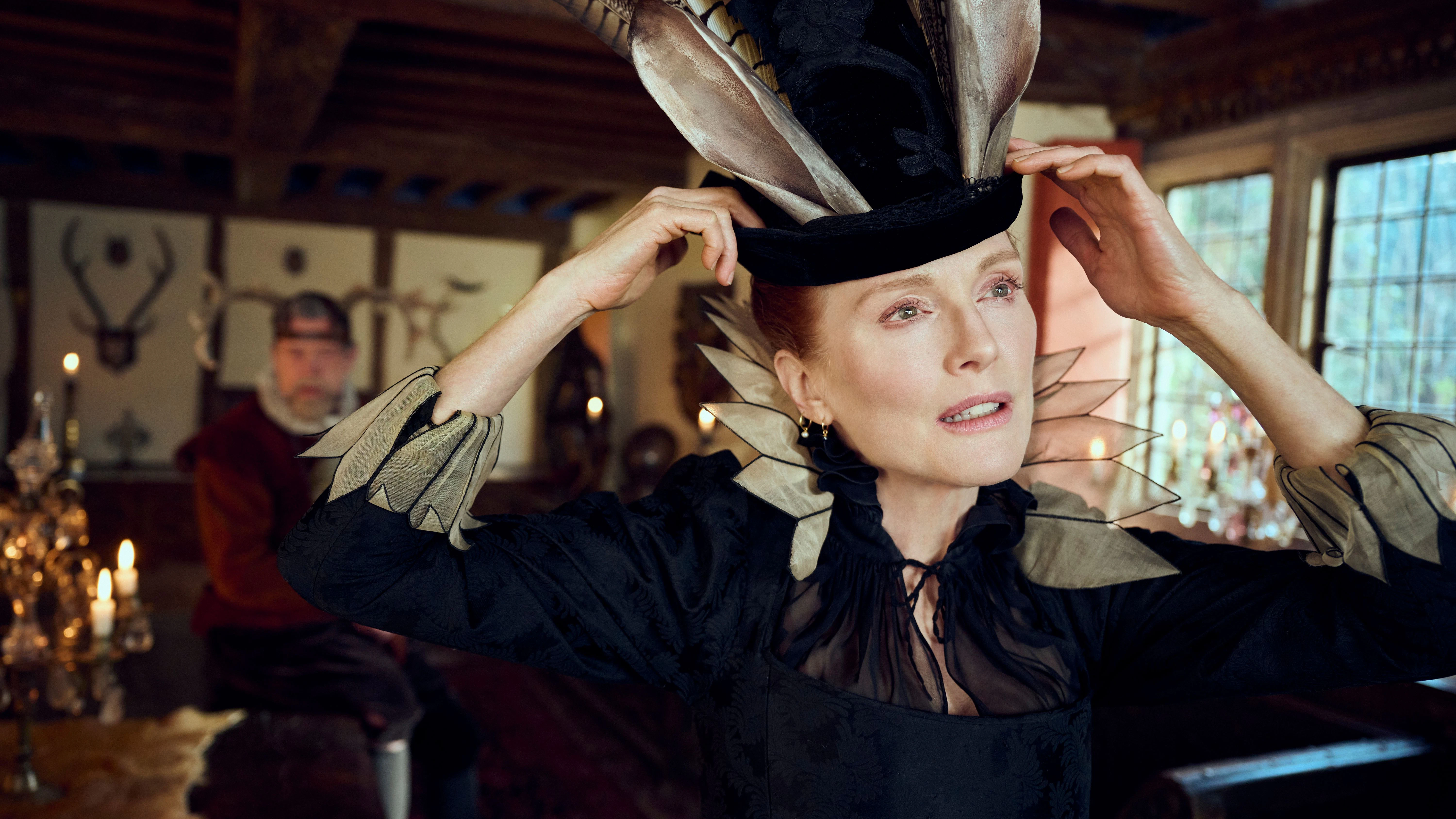 Julianne Moore als Mary Villiers in „Mary &amp; George“.