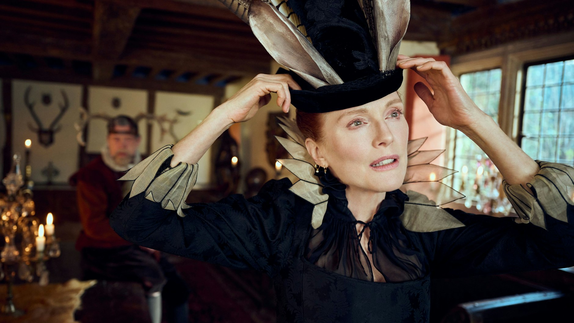 Julianne Moore als Mary Villiers in „Mary &amp; George“.