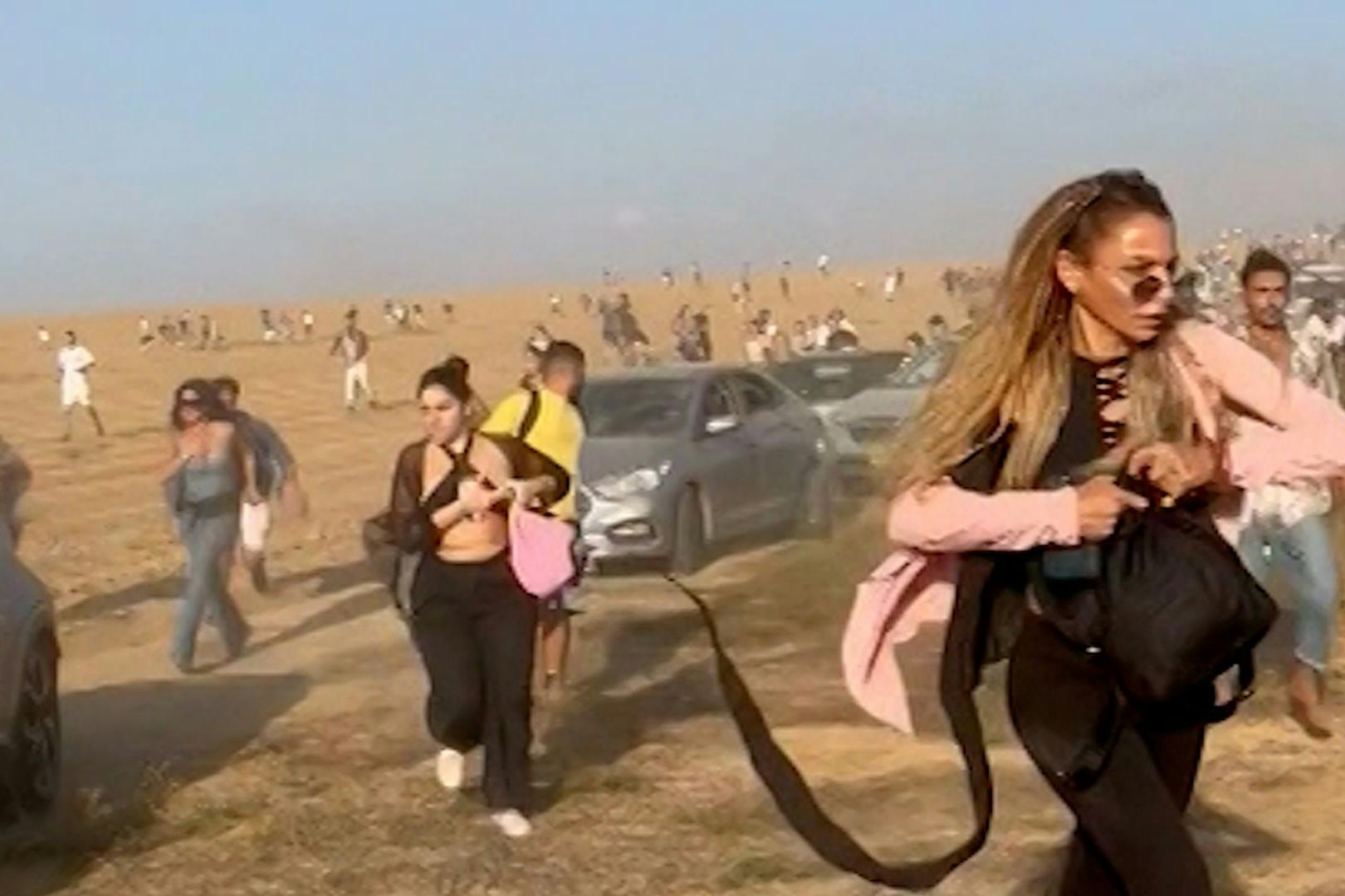 Hamas-Angriff auf das Supernova-Festival am 7. Oktober 2023: Teilnehmerinnen fliehen in Panik vor den Terroristen.