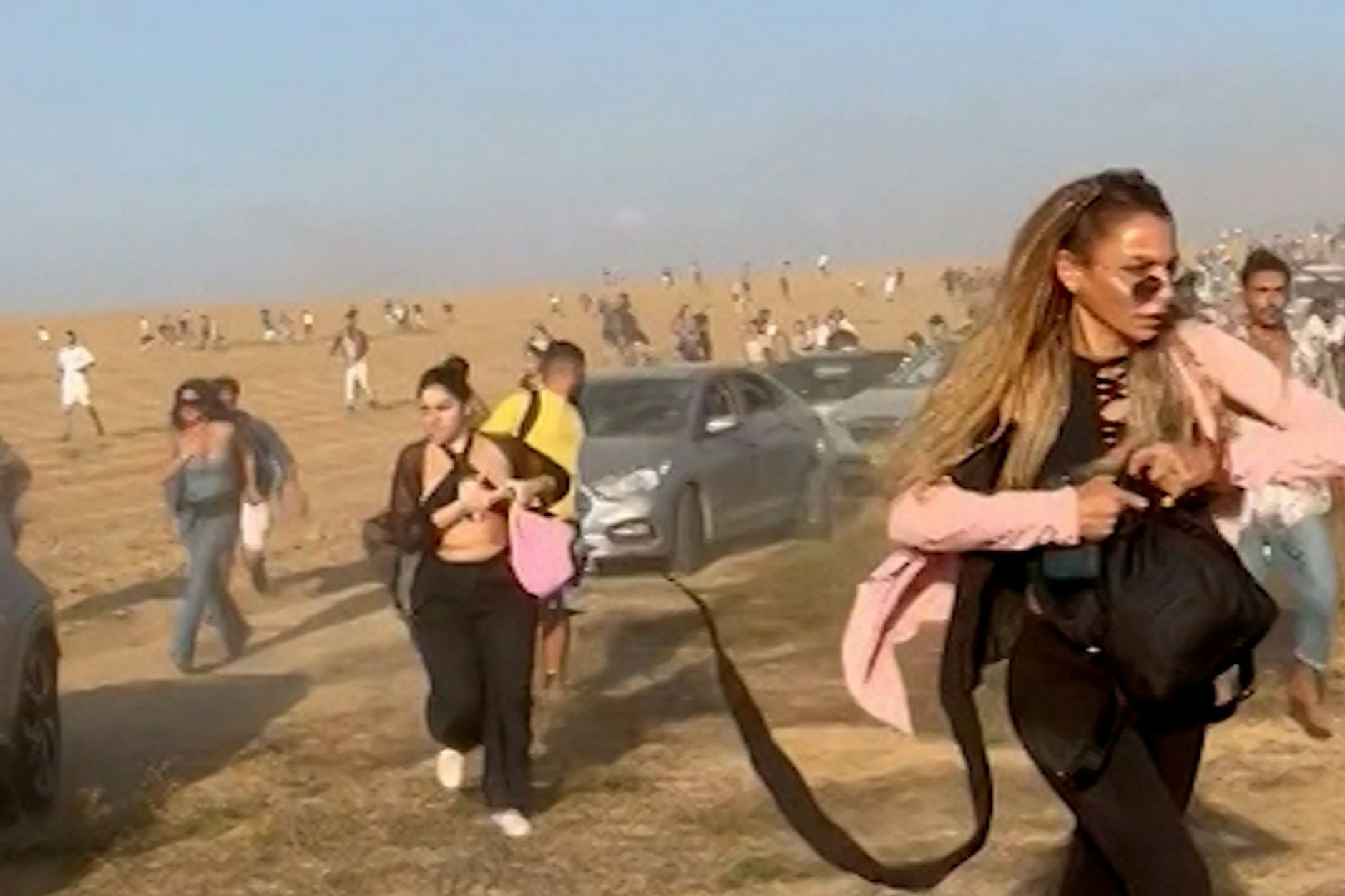 Hamas-Angriff auf das Supernova-Festival am 7. Oktober 2023: Teilnehmerinnen fliehen in Panik vor den Terroristen.