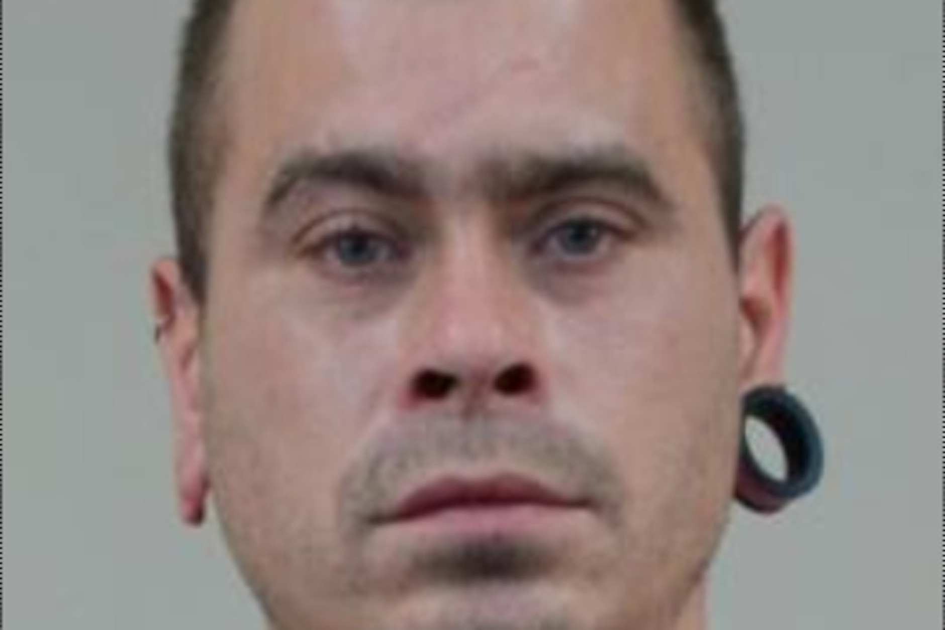 Wer kennt Marcel Falk, der aus Osterburg in Sachsen-Anhalt stammt? Nachdem zunächst ein abgetrennter Oberschenkel in einem Berliner Park entdeckt worden war, ermittelt nun eine Mordkommission. 