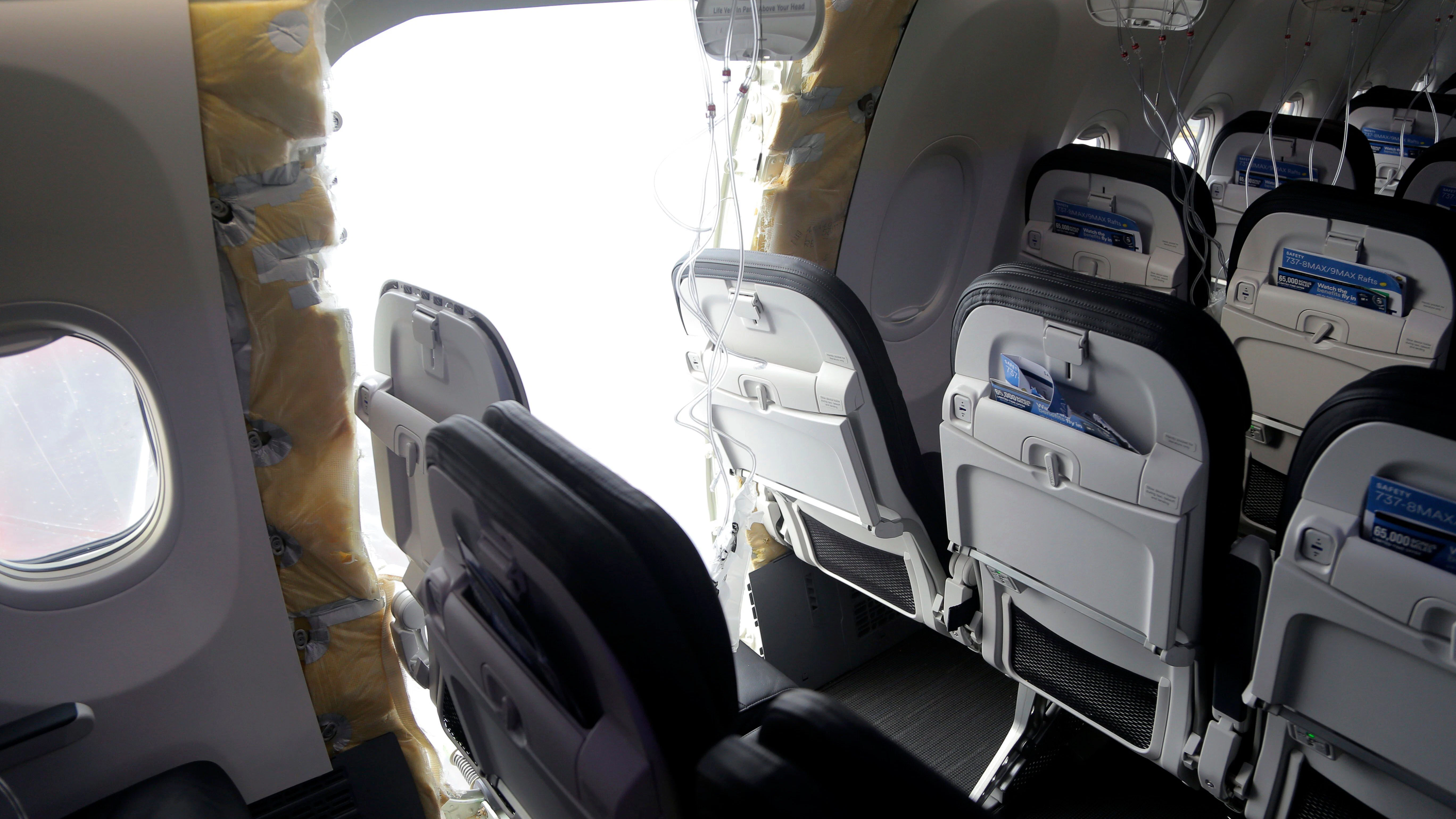 Bei dieser Boeing-Maschine der Alaska Airlines wurde im Januar ein Stück des Rumpfes herausgerissen. 