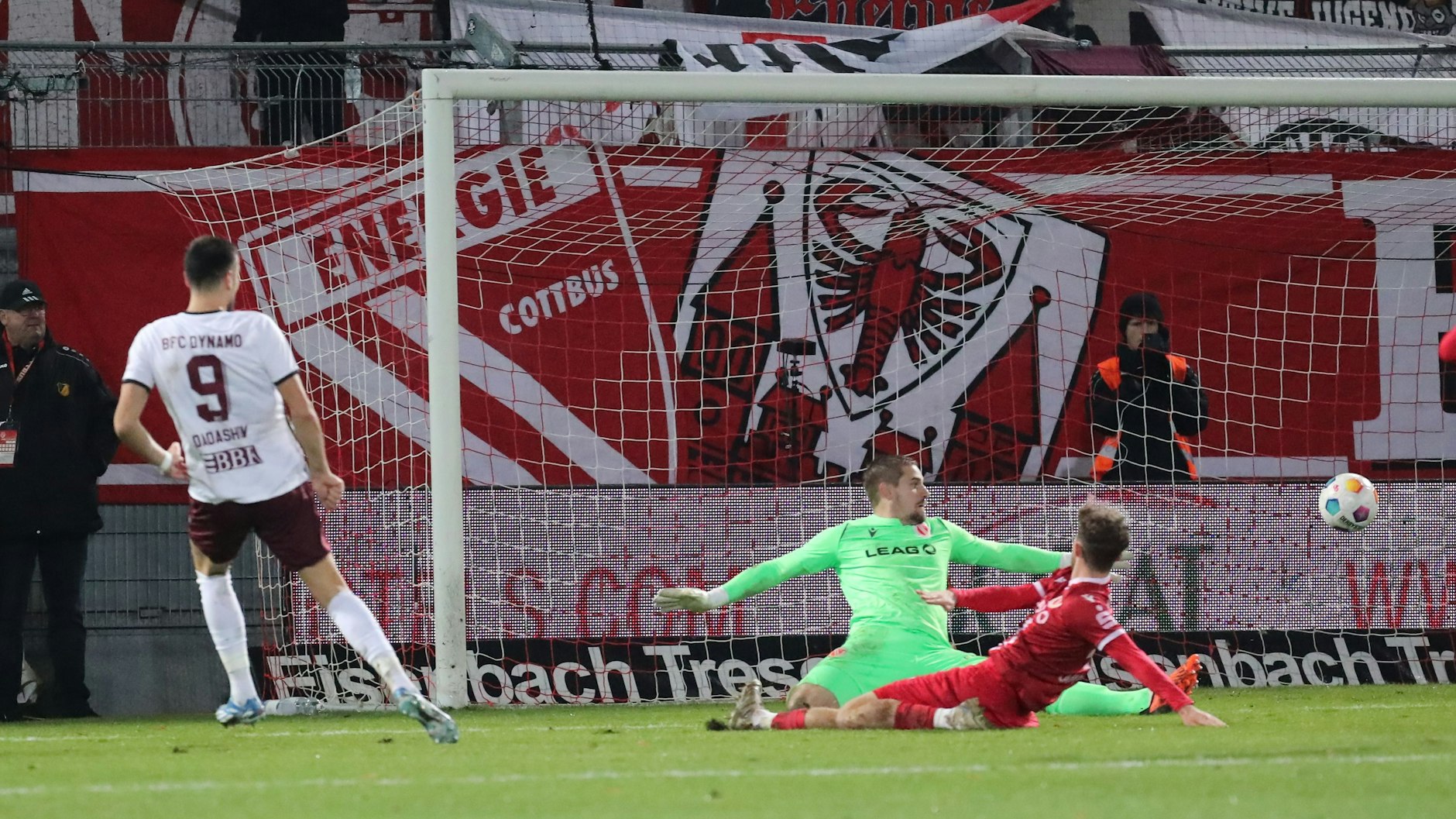 Rufat Dadashov (l.) trifft zum Sieg für den BFC Dynamo in Cottbus. Das war im November das bisher letzte Tor aus dem Spiel heraus für den Knipser.