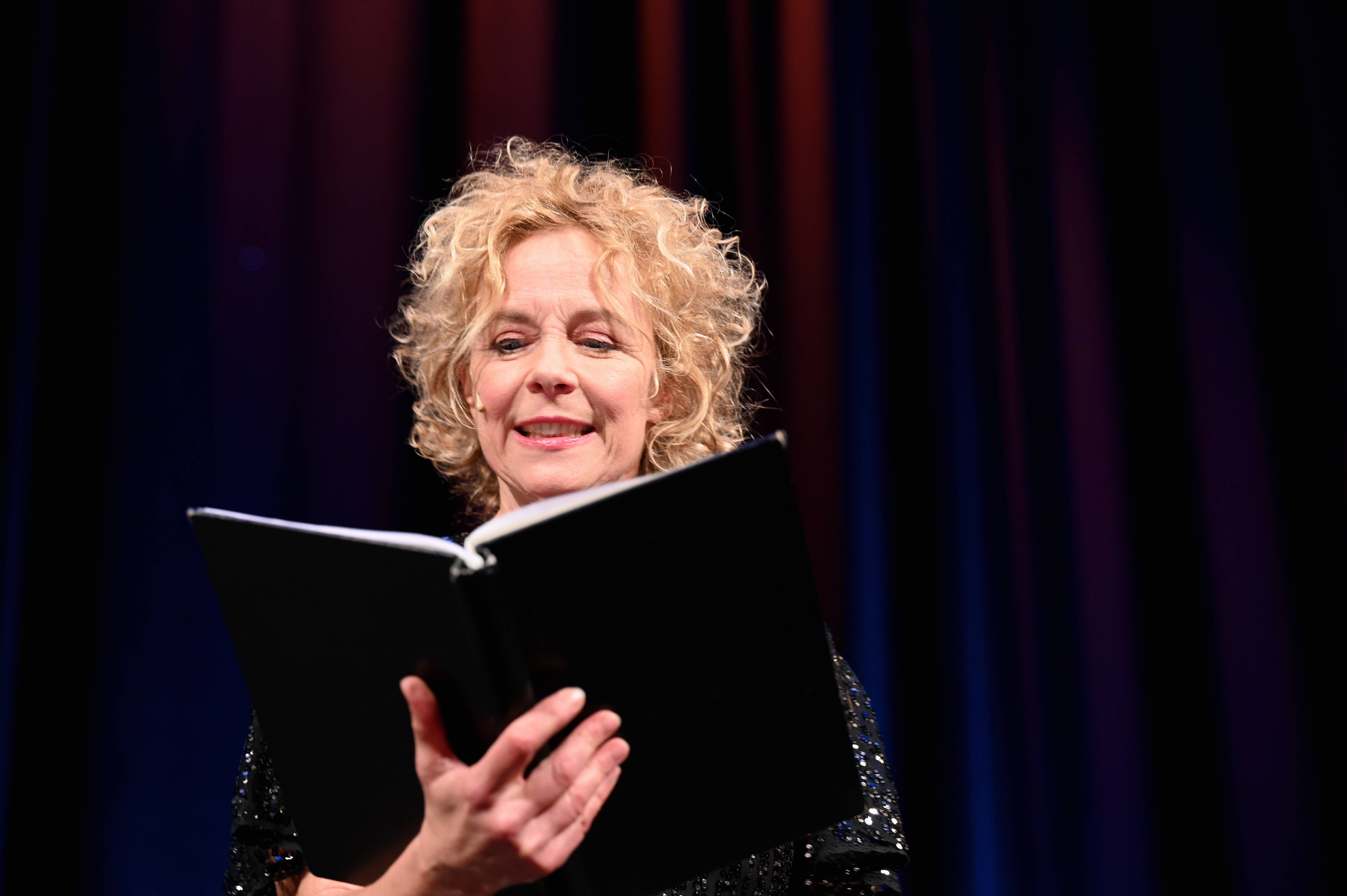 Image - Katja Riemann: „Sein Arm war blutüberströmt, frisches hellrotes Blut rann den Arm hinab“