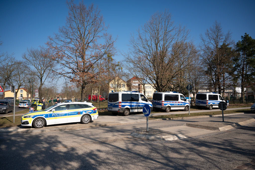 Petershagen: Amokalarm in Schule – Mann mit Waffen festgenommen