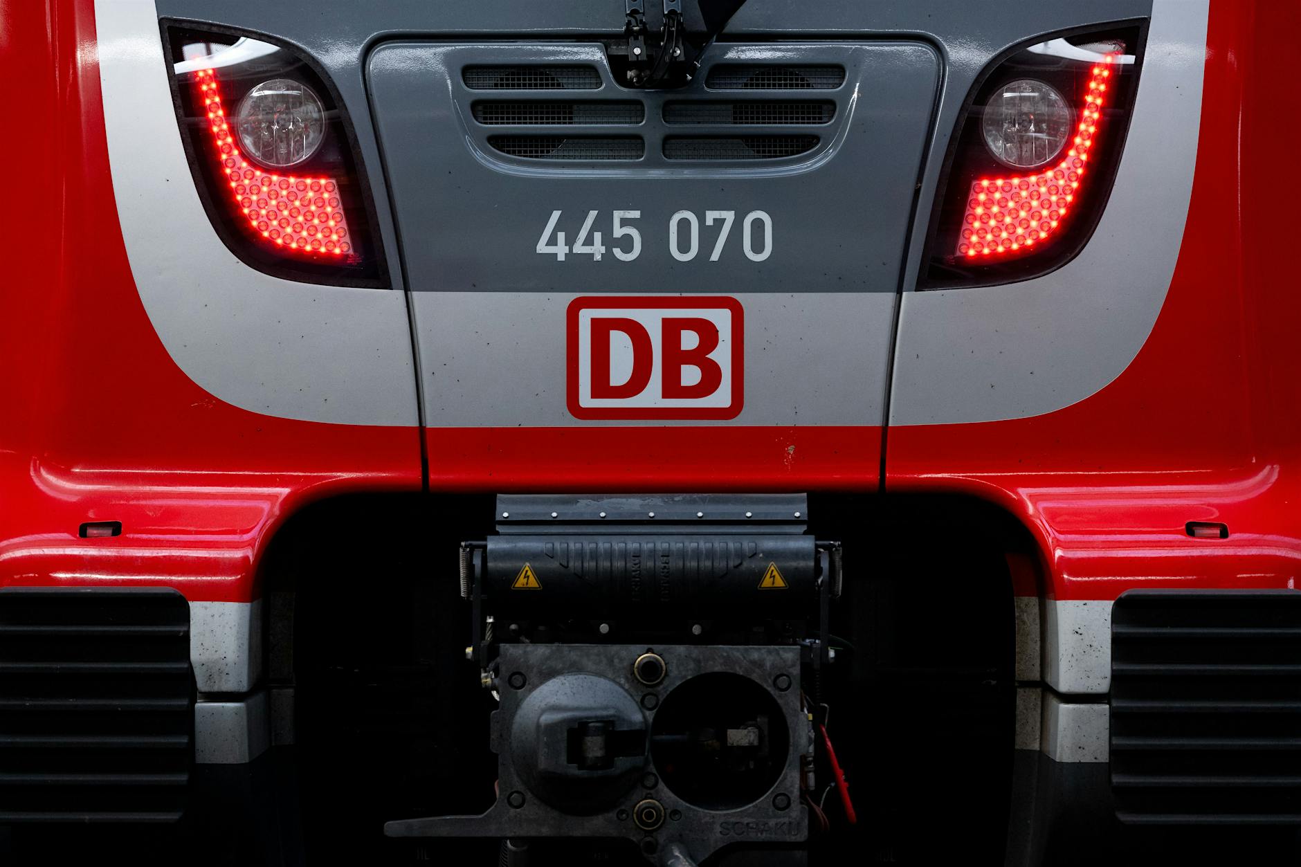 GDL ruft Lokführer zu Arbeitskampf auf - Bahn klagt gegen den Streik