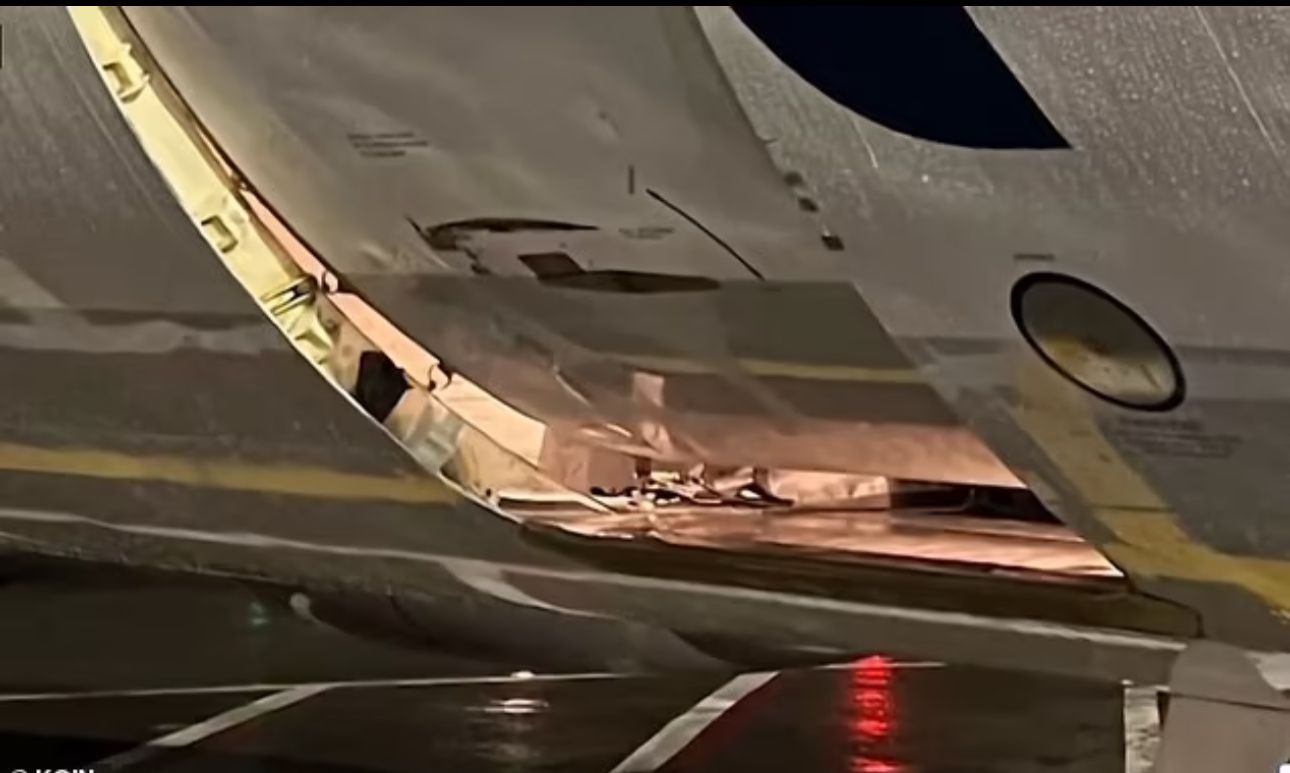 Wieder Alaska Airlines: Ladeluke nach Landung offen