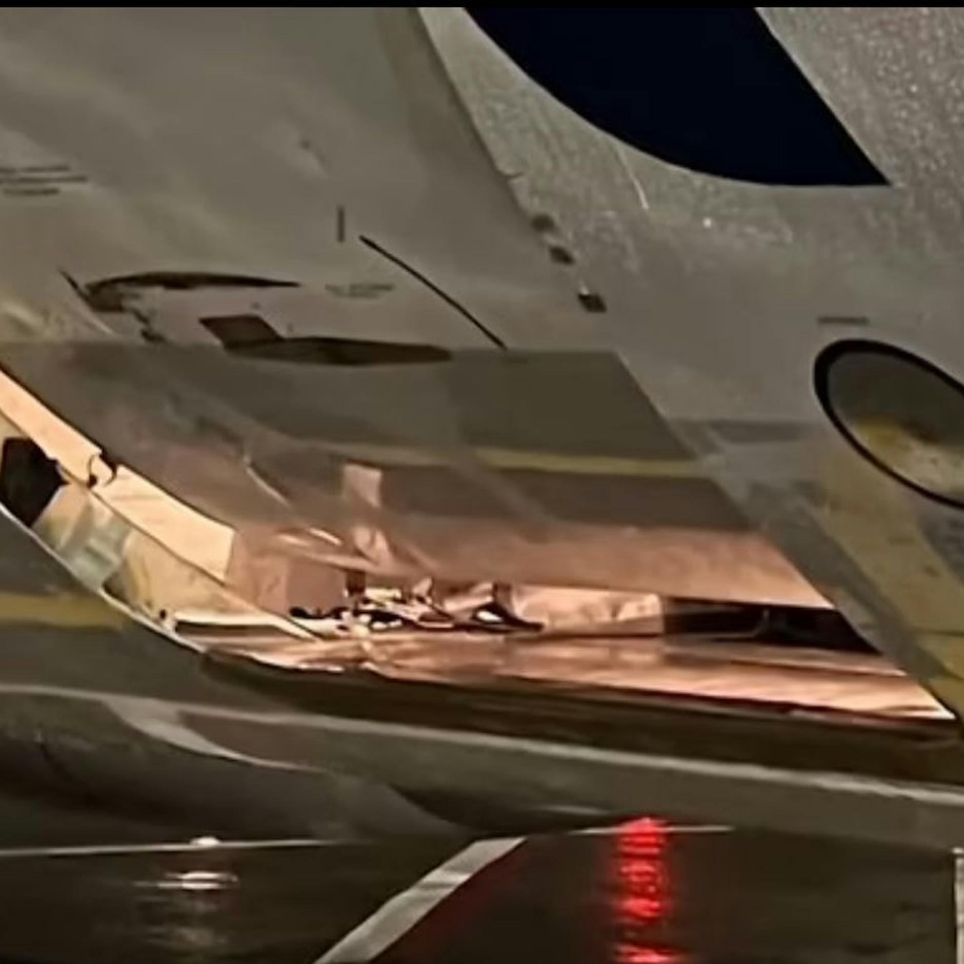 Wieder Alaska Airlines: Ladeluke nach Landung offen