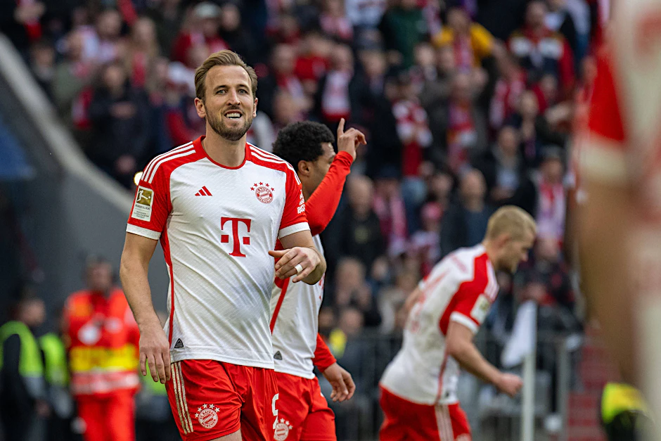 Bayerns Torjäger Harry Kane mit Dreierpack gegen Mainz. Er hat nach 25 Spieltagen schon 30 Bundesliga-Tore auf dem Konto.