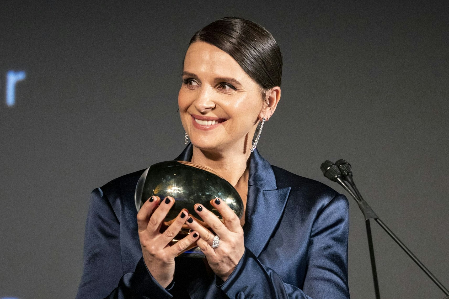 ARCHIV - Juliette Binoche stammt aus einer Künstlerfamilie. Ihr Vater war Regisseur, Schauspieler und Bildhauer, ihre Mutter Schauspielerin und Lehrerin.  