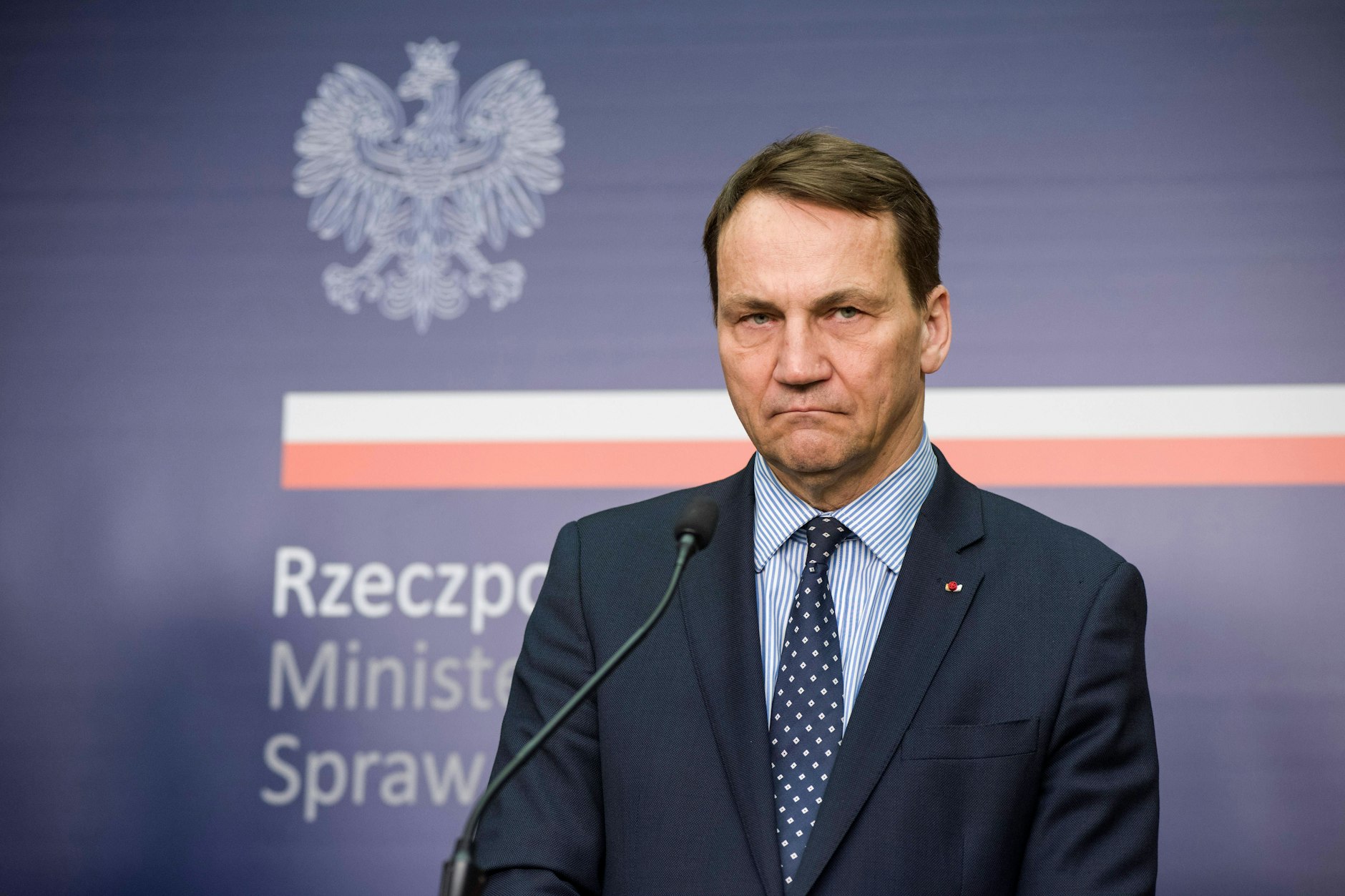 Dem polnischen Außenminister Radosław Sikorski zufolge befinden sich Nato-Truppen schon in der Ukraine.
