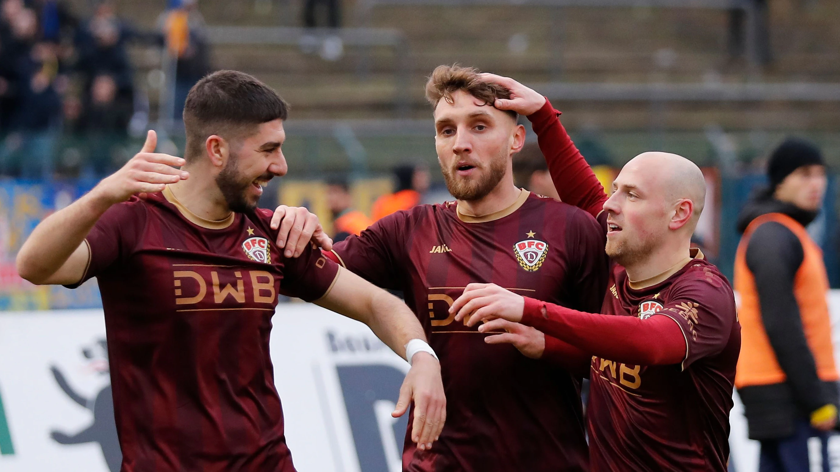 Haben allen Grund zum Jubeln: (v. l.) Vasileios Dedidis, Amar Suljic und Julian Wießmeier beim Sieg des BFC Dynamo gegen Lok Leipzig.