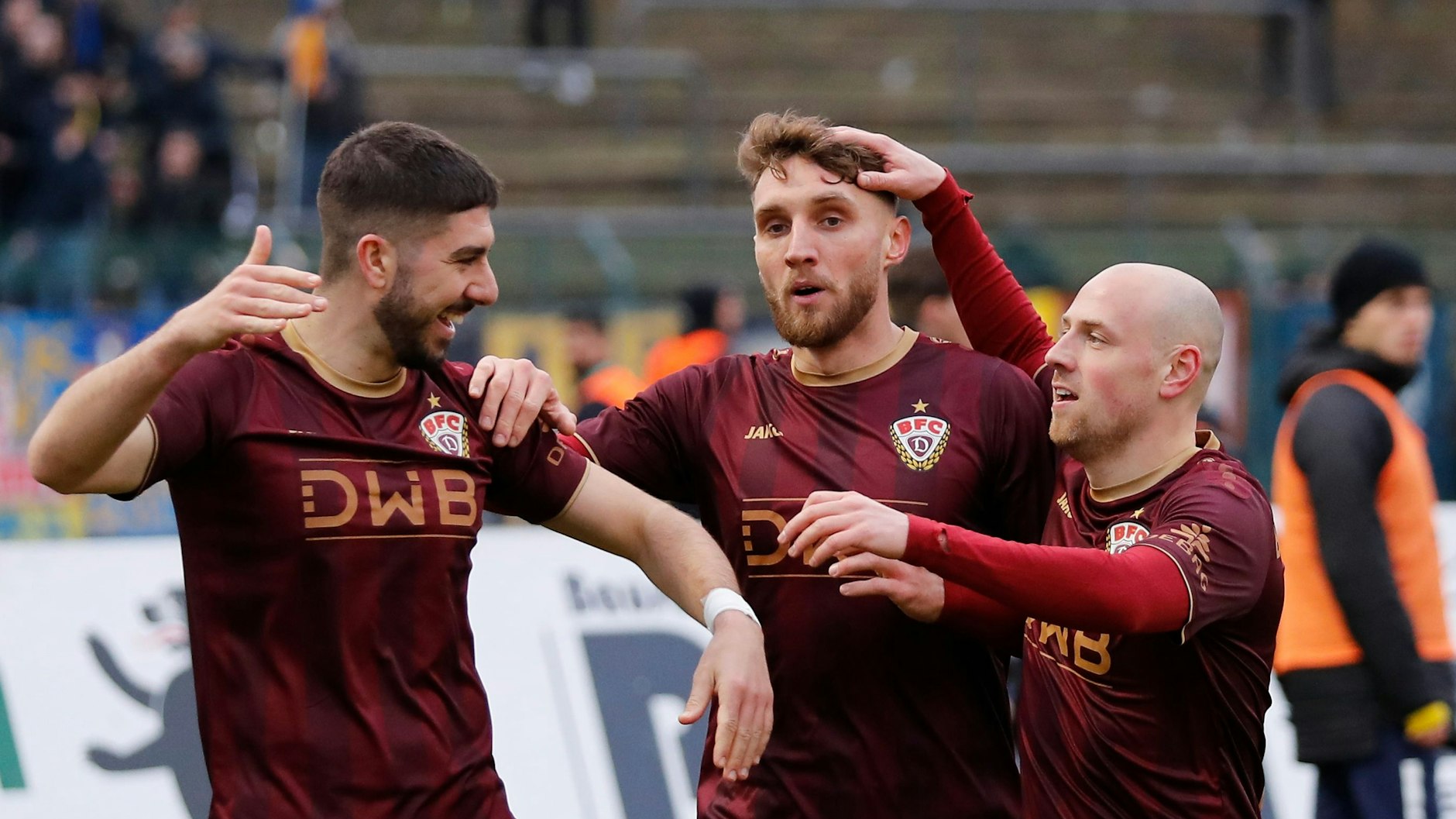 Haben allen Grund zum Jubeln: (v. l.) Vasileios Dedidis, Amar Suljic und Julian Wießmeier beim Sieg des BFC Dynamo gegen Lok Leipzig.