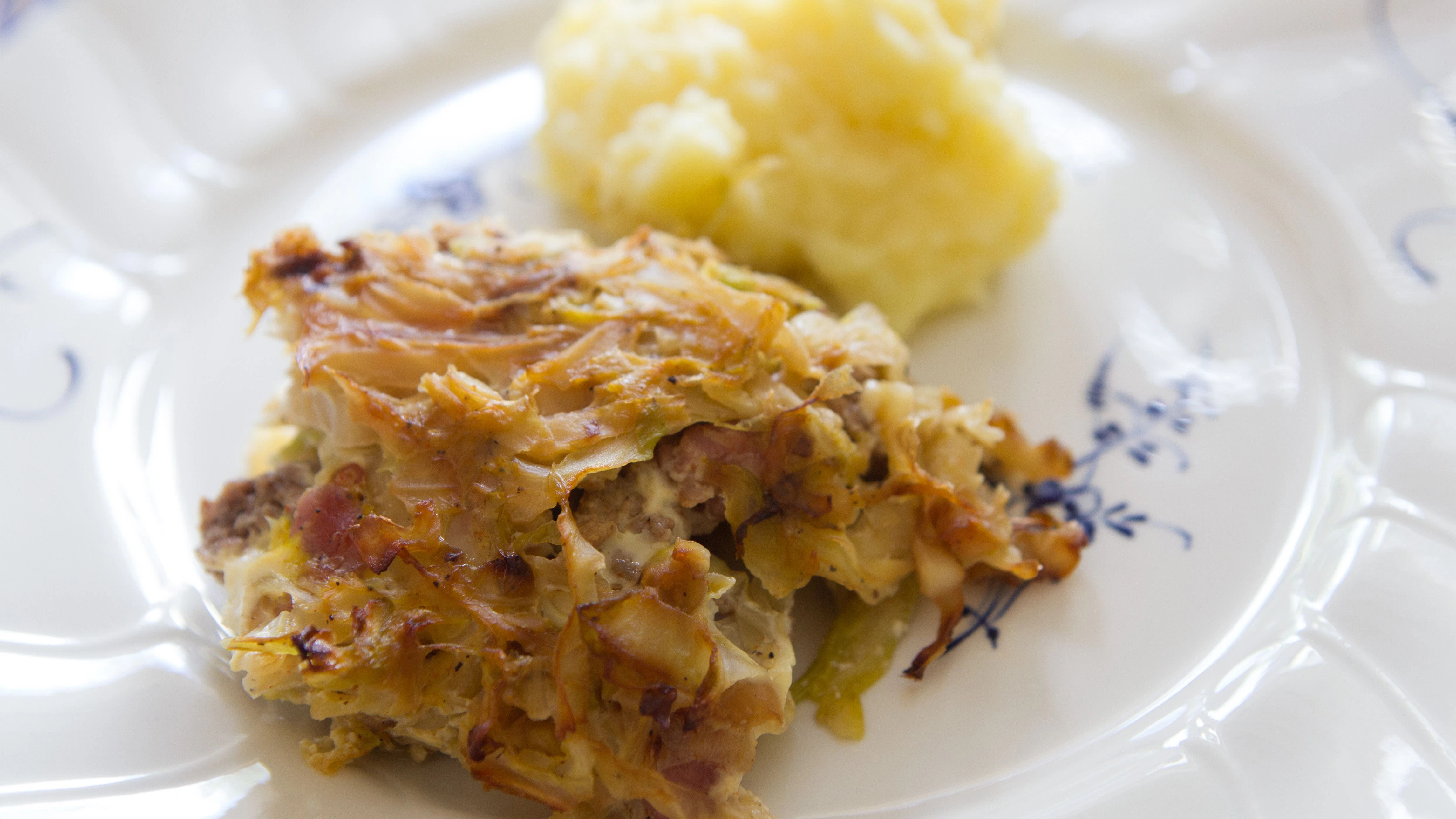 Das Rezept für Schichtkohl als Kohlauflauf ist super lecker und gesund.
