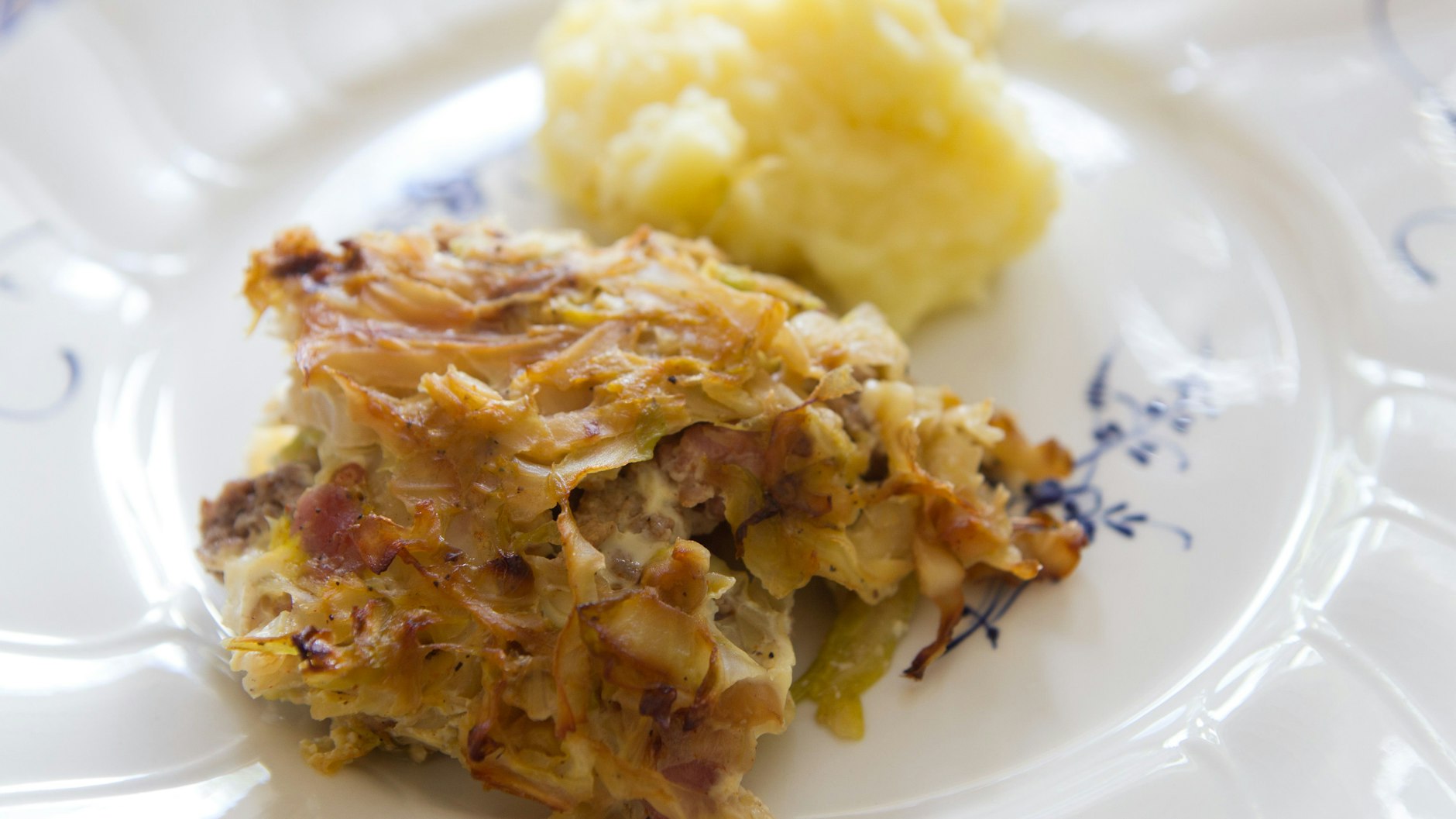 Das Rezept für Schichtkohl als Kohlauflauf ist super lecker und gesund.