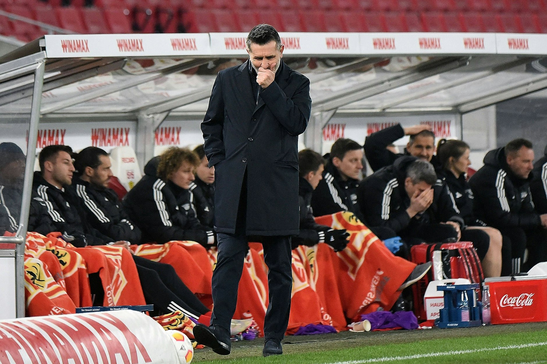 Unions Trainer Nenad Bjelica grübelt. Wie bekommt er es hin, dass die eisernen Stürmer auch mal treffen?