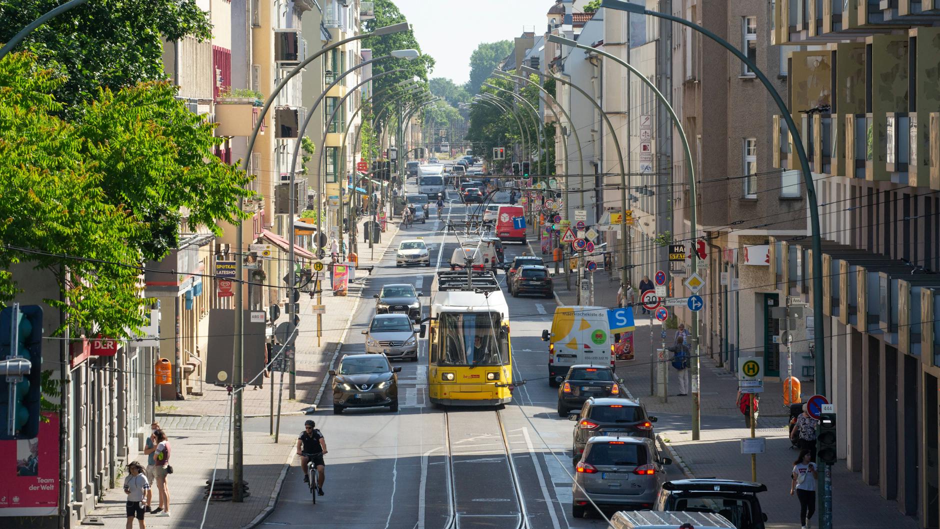 Nach dem Umbau der Dörpfeldstraße soll die Straßenbahn zwei Gleise haben.
