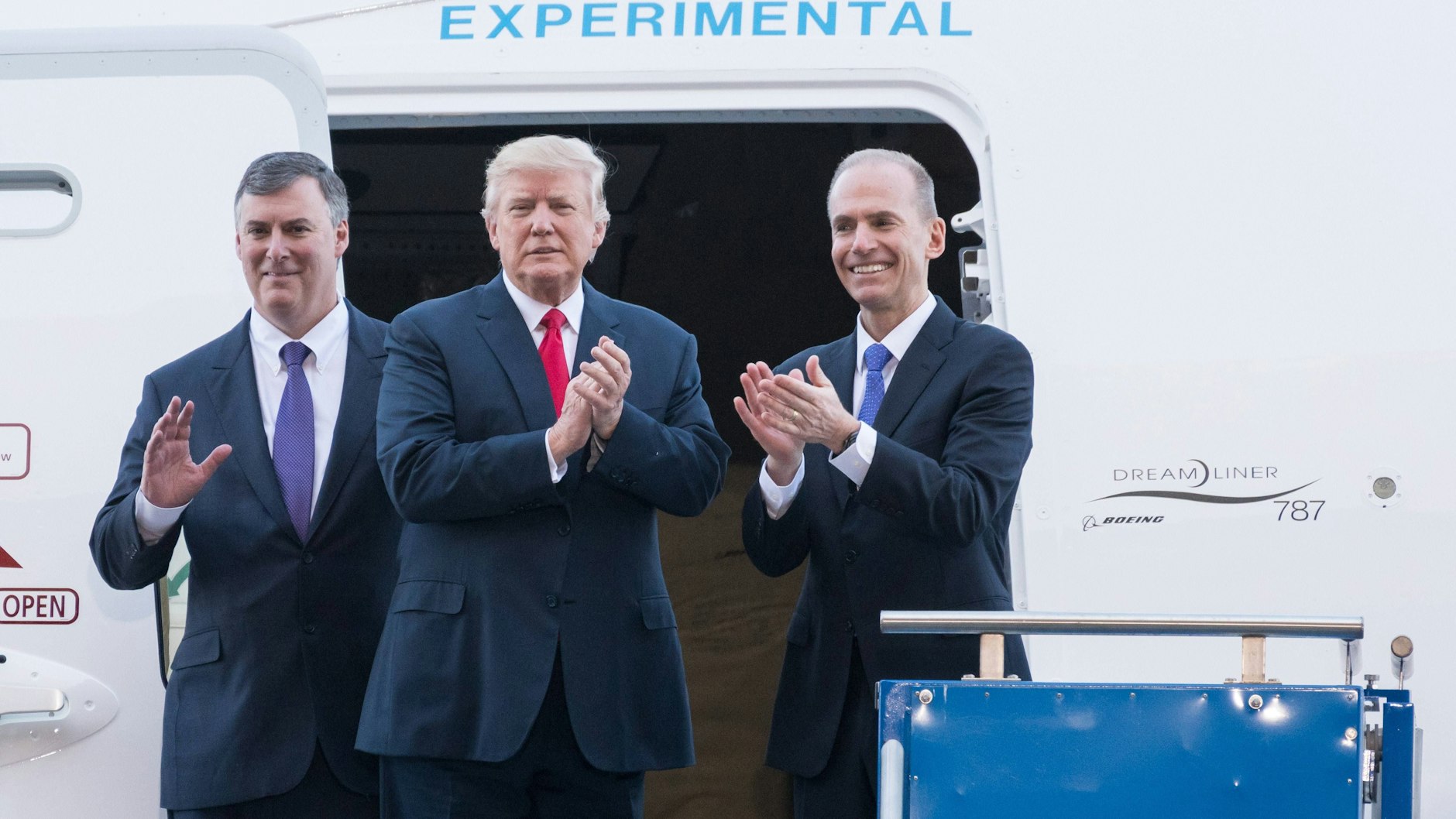 Bei der Vorstellung des Dreamliners kam sogar der damalige US-Präsident Donald Trump in das Boeing-Werk.