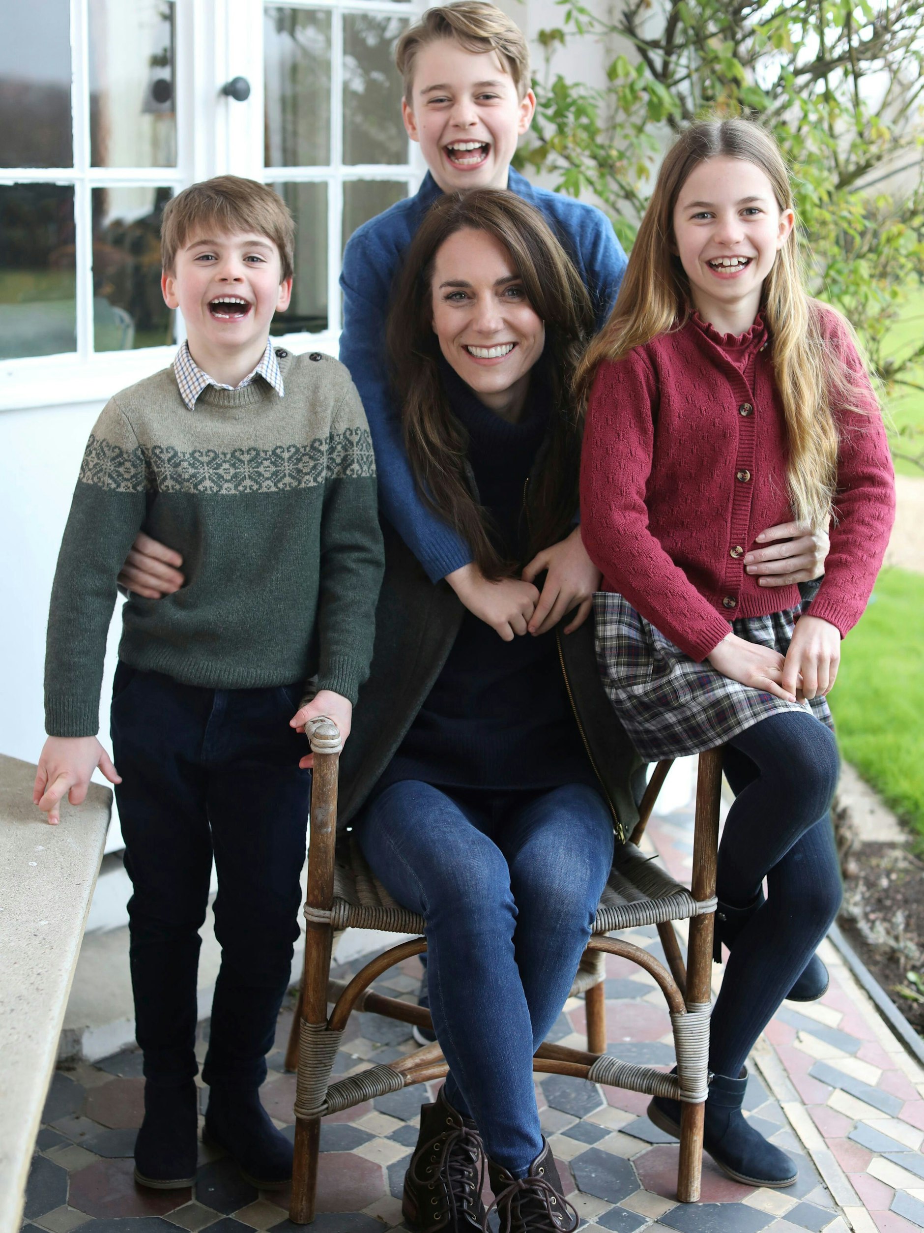 Das Foto von Prinzessin Kate und ihren Kindern wurde vom Kensington-Palast zum britischen Muttertag herausgegeben. Aufgenommen hat das Foto Prinz William.