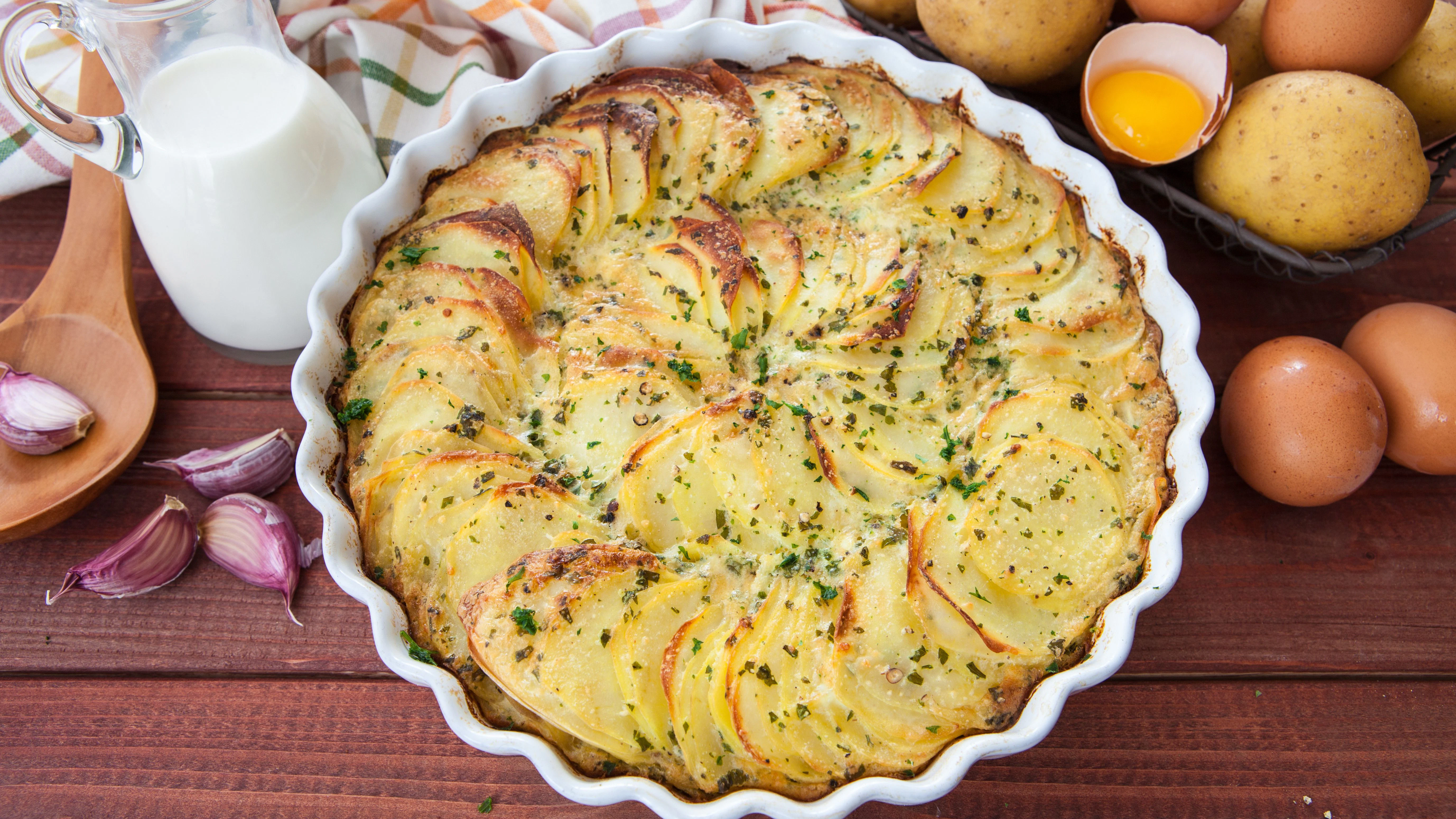 Probieren Sie dieses einfache Rezept für Kartoffelgratin gleich mal aus.