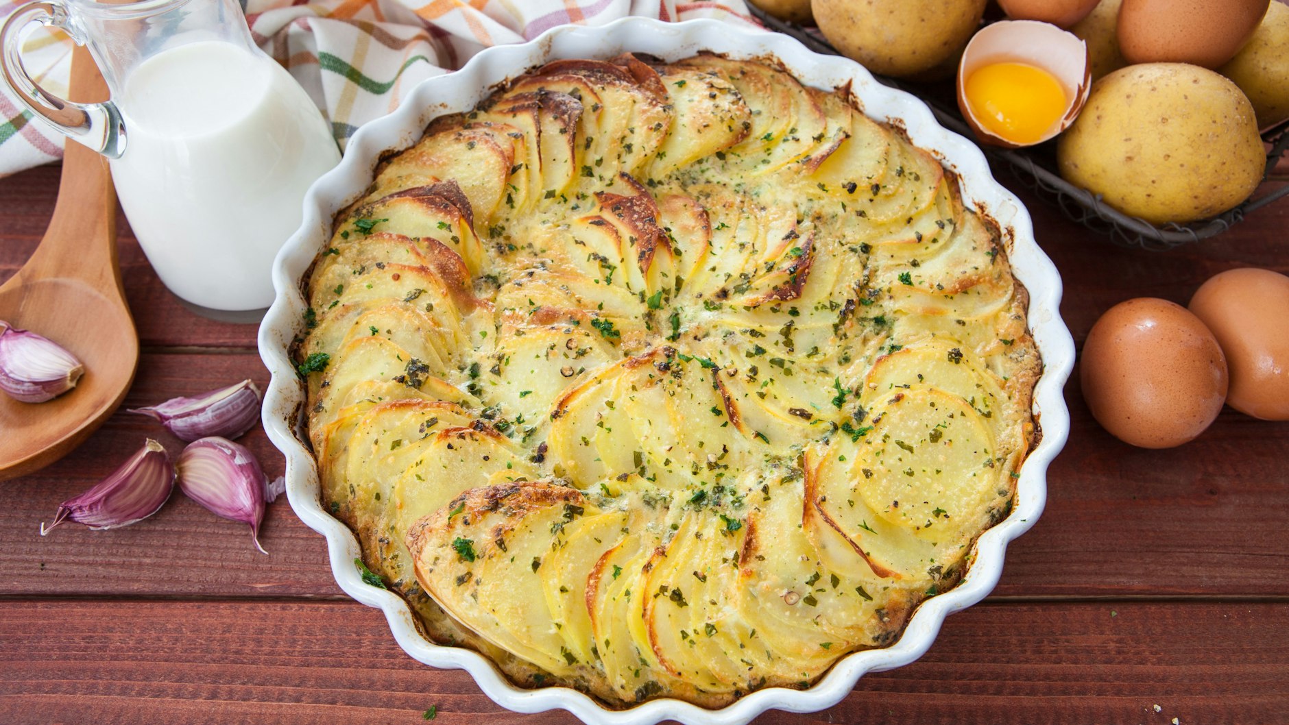Probieren Sie dieses einfache Rezept für Kartoffelgratin gleich mal aus.