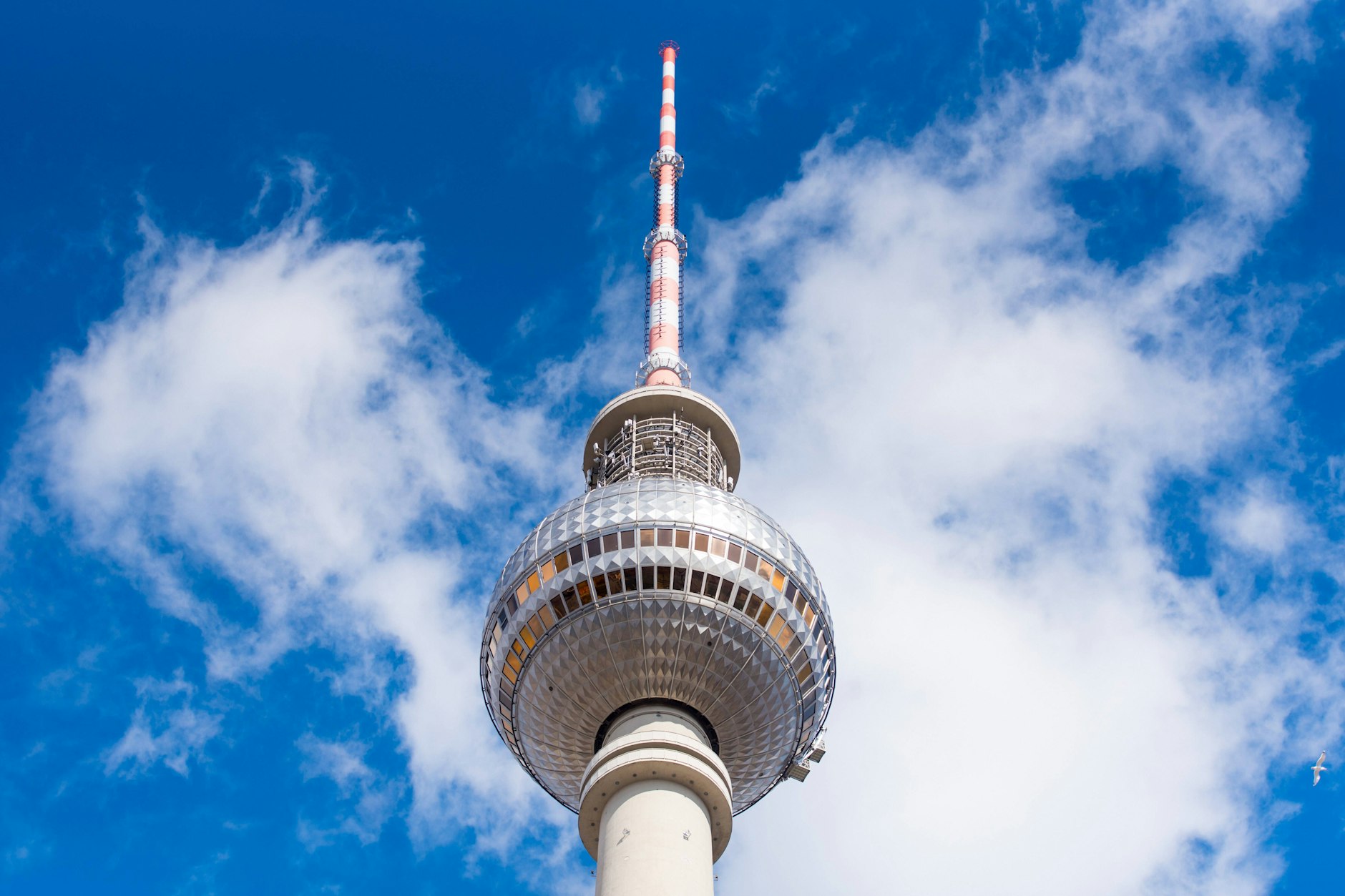 Der Berliner Fernsehturm im östlichen Zentrum der Stadt: Fast jeder kennt ihn. Doch wie lange haben so manche Berliner das 368 Meter hohe Wahrzeichen nicht mehr besucht?