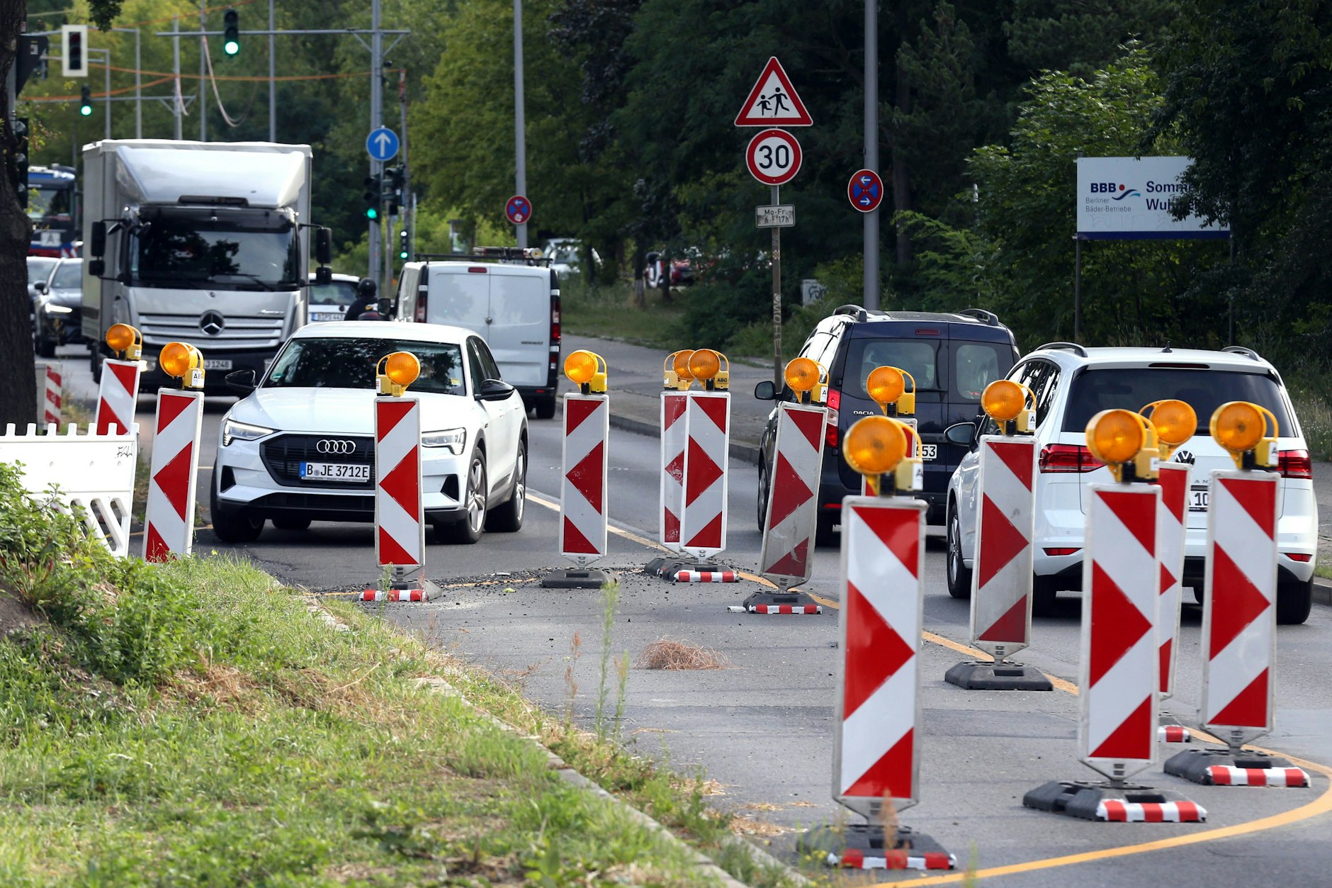 Auf der Treskowallee in Treptow-Köpenick wird noch bis Ende Sommer gebaut.