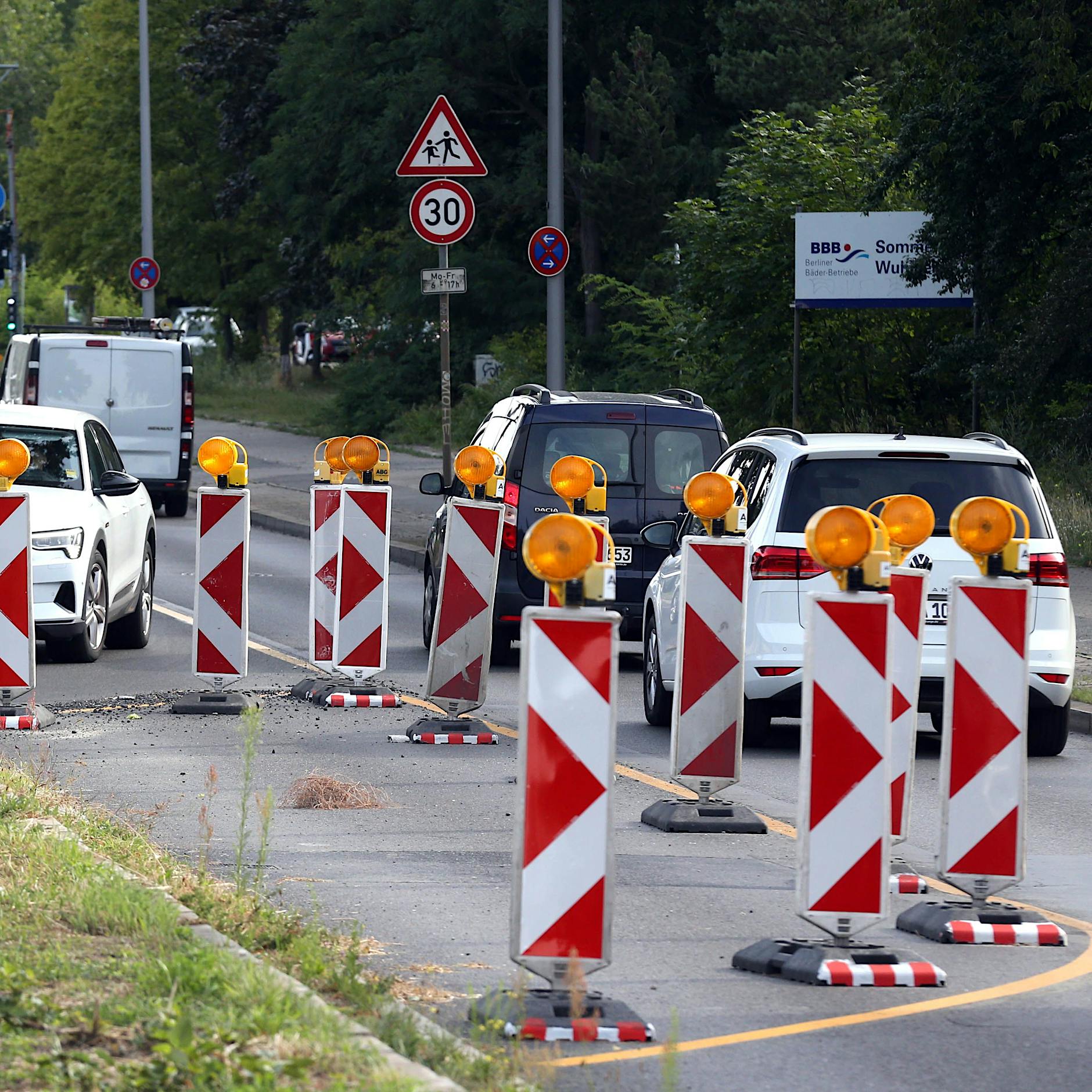 Bauarbeiten auf der Treskowallee in Treptow-Köpenick verzögern sich bis Ende Sommer