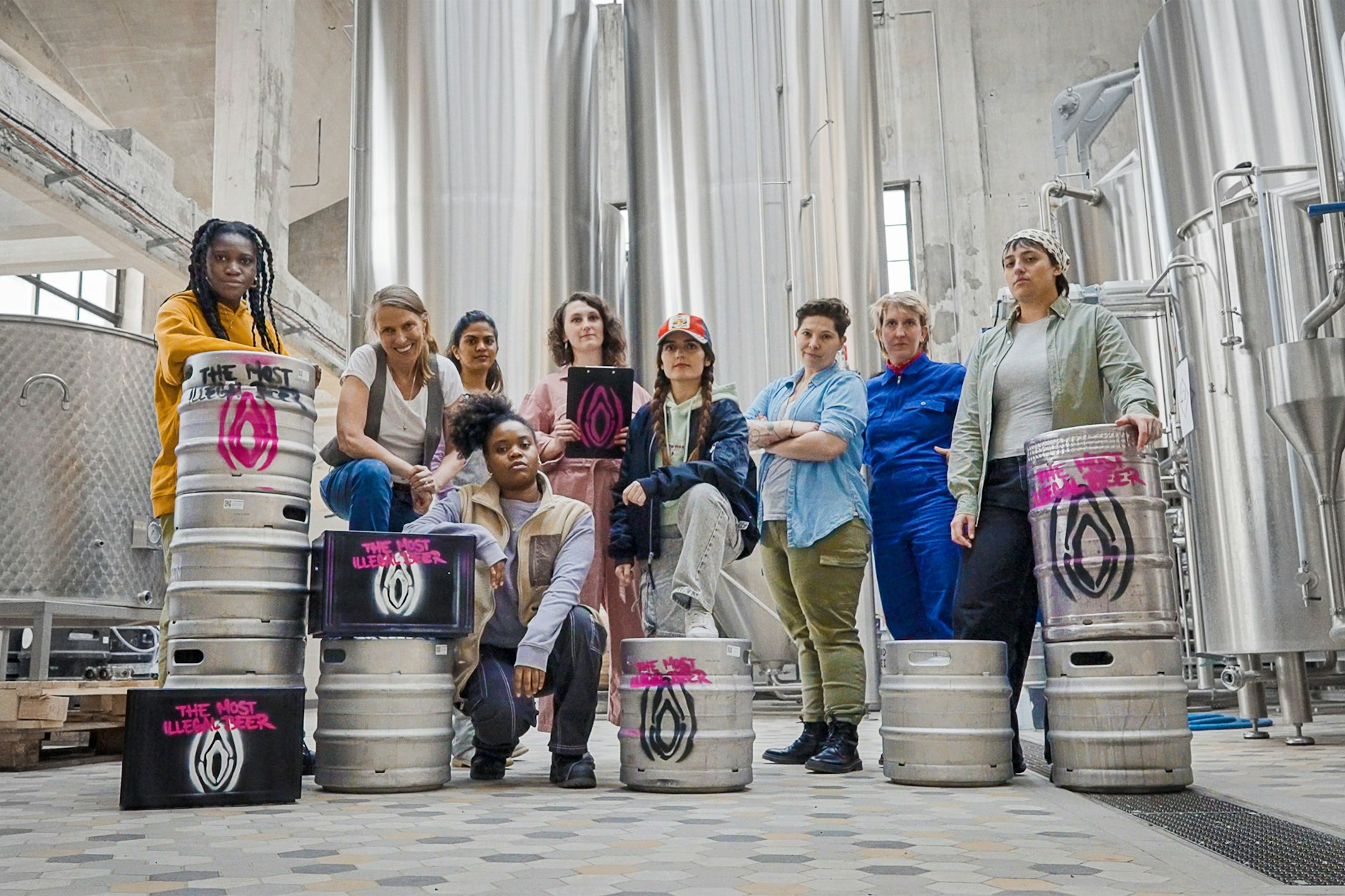 Frauen aus Uruguay, Nigeria, Russland, Italien, Sri Lanka, Madagaskar, den USA und vielen anderen Ländern haben sich zusammengetan, um ein Craft-Bier zu brauen.