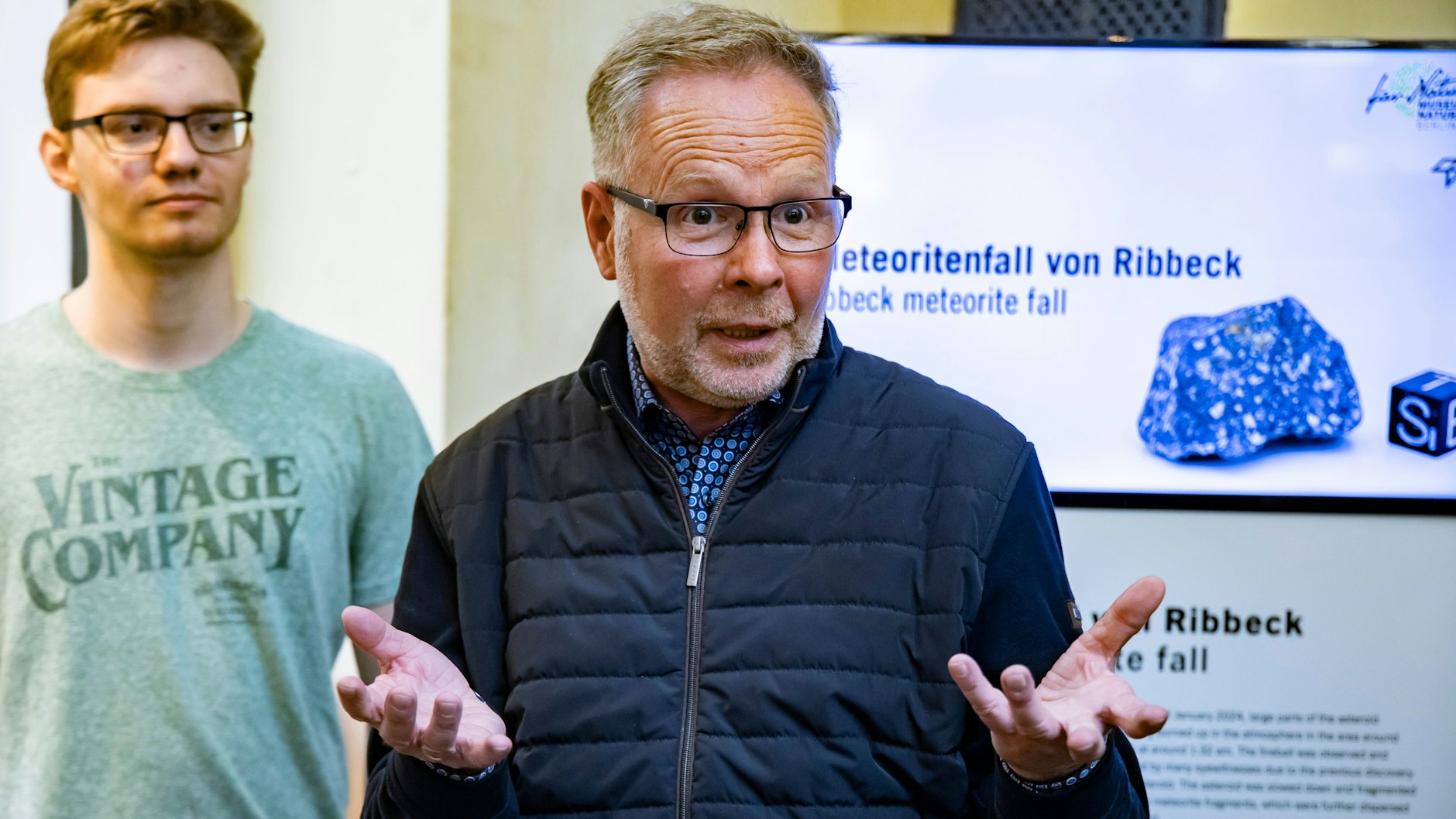 Dr. Ansgar Greshake und Dominik Dieter bei der Vorstellung der Meteoriten aus Brandenburg.