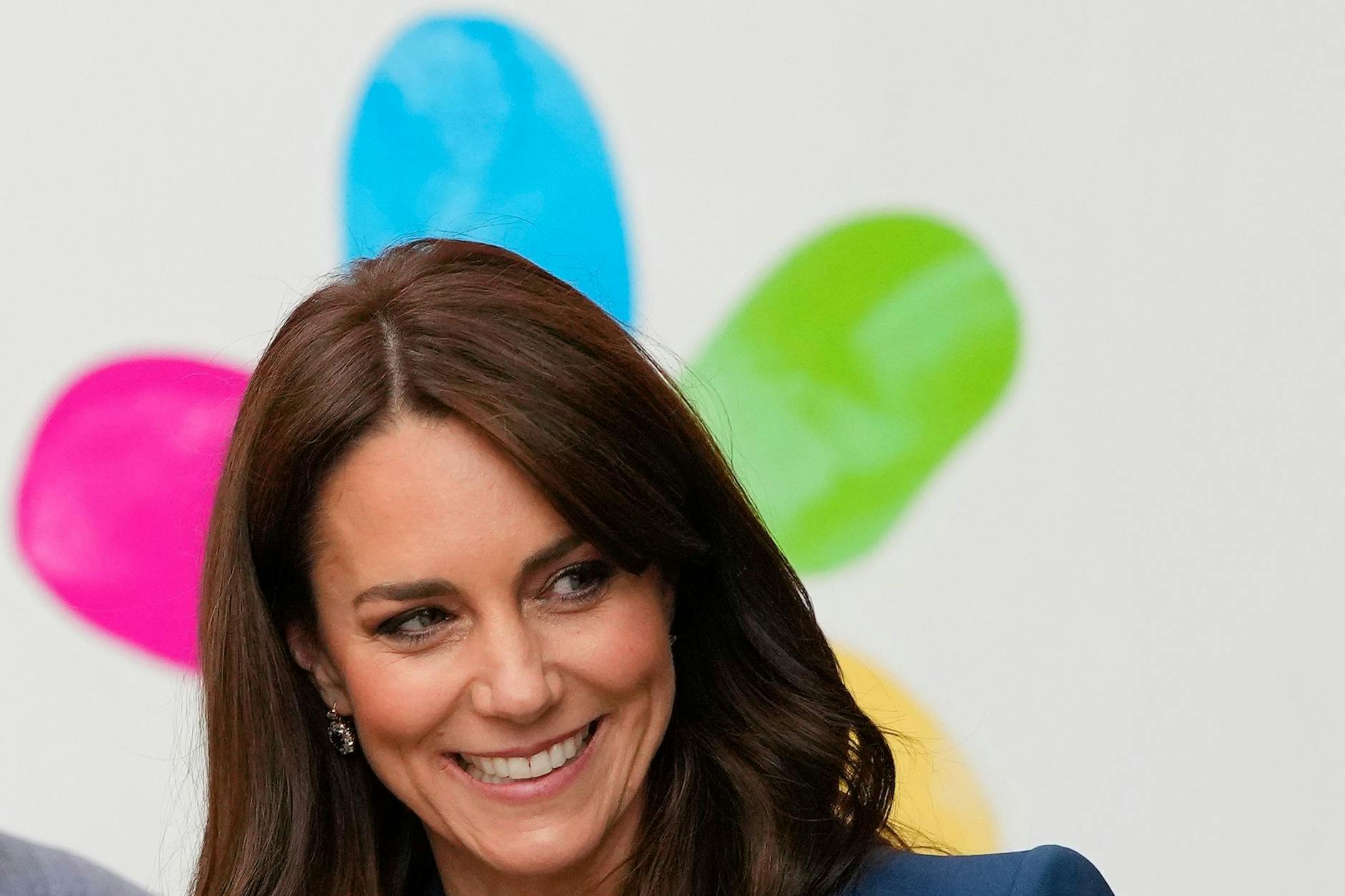 Prinzessin Kate hatte sich Mitte Januar einer Bauch-OP unterzogen. Seither fragen sich viele, wie es der 42-Jährigen wohl geht.