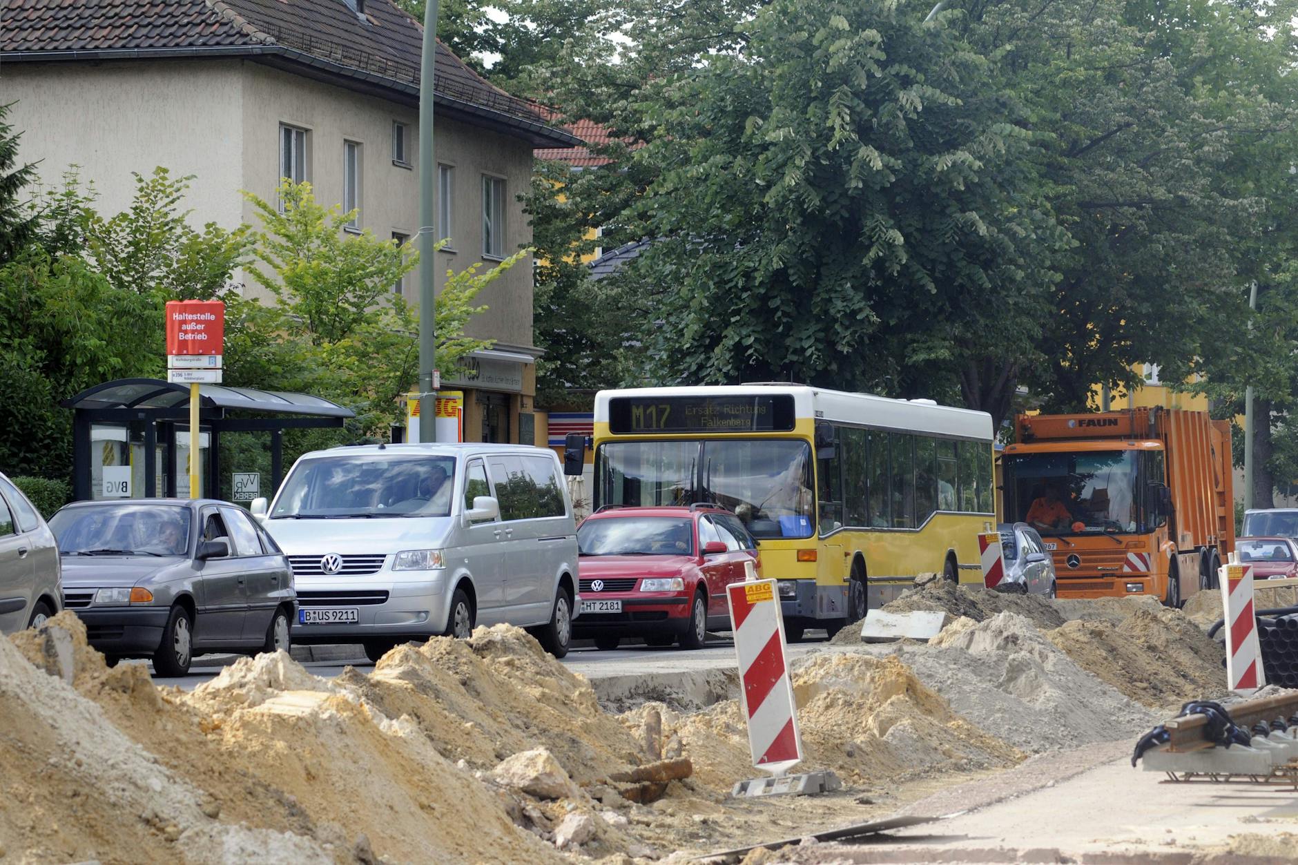 Das Verkehrschaos in Köpenick auf der Treskowallee geht weiter – bis mindestens Ende des Sommers.