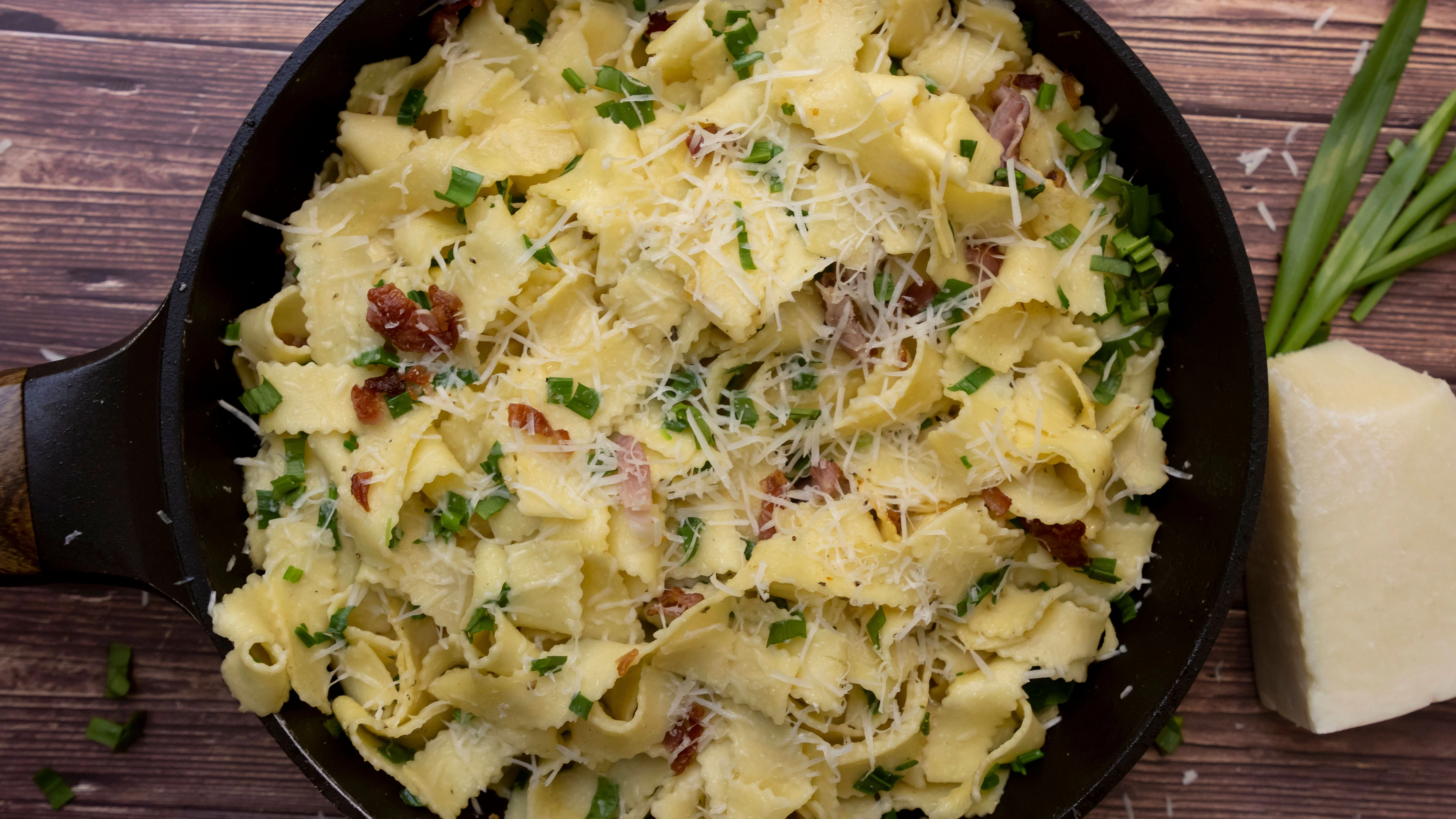 Lecker und schnell gemacht: Dieses Rezept für Nudeln mit Bärlauch und Parmesan ist ein echtes Blitz-Gericht!