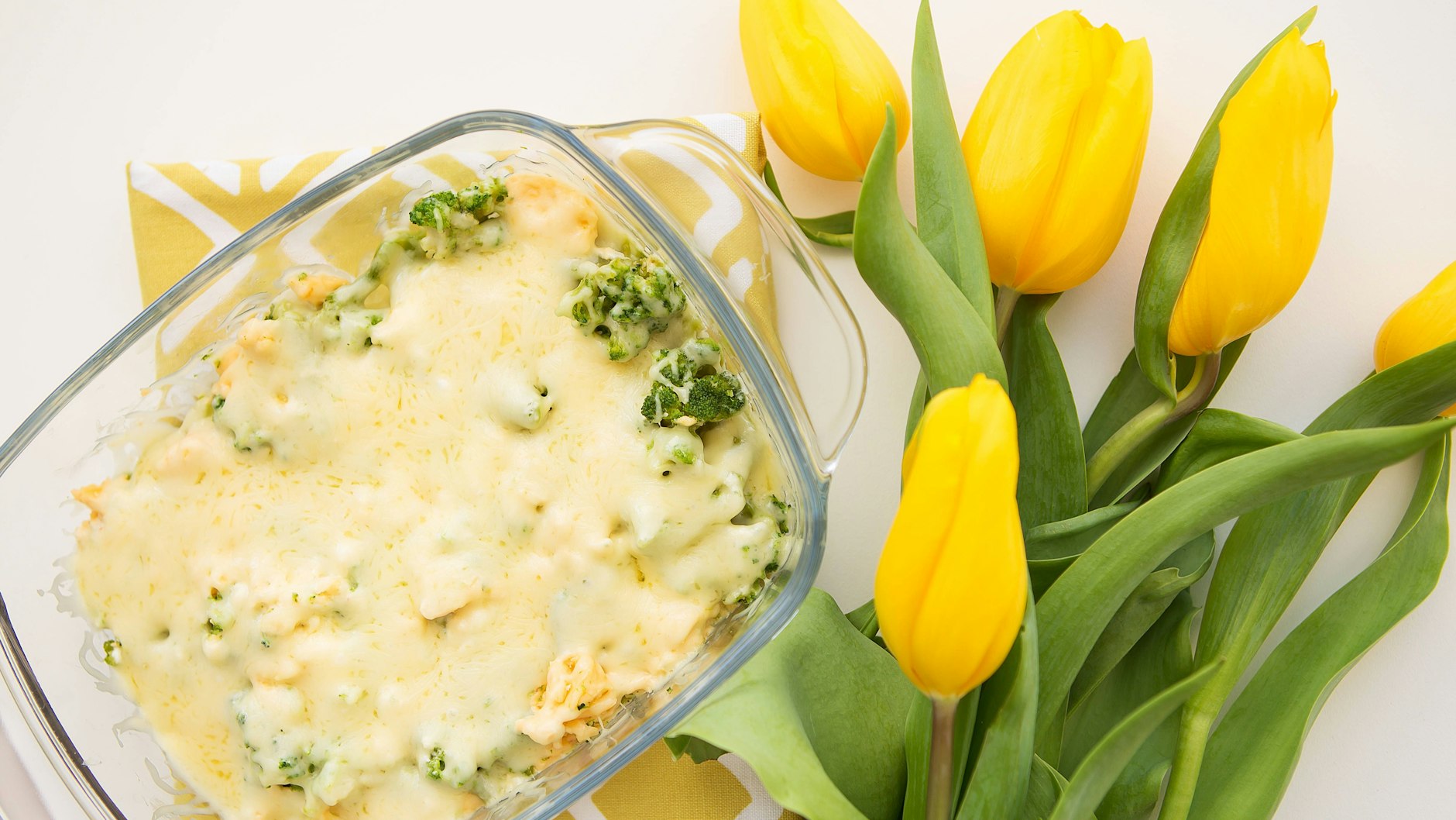 Brokkoliauflauf mit Hack und Käse passt gut in den Frühling.&nbsp;