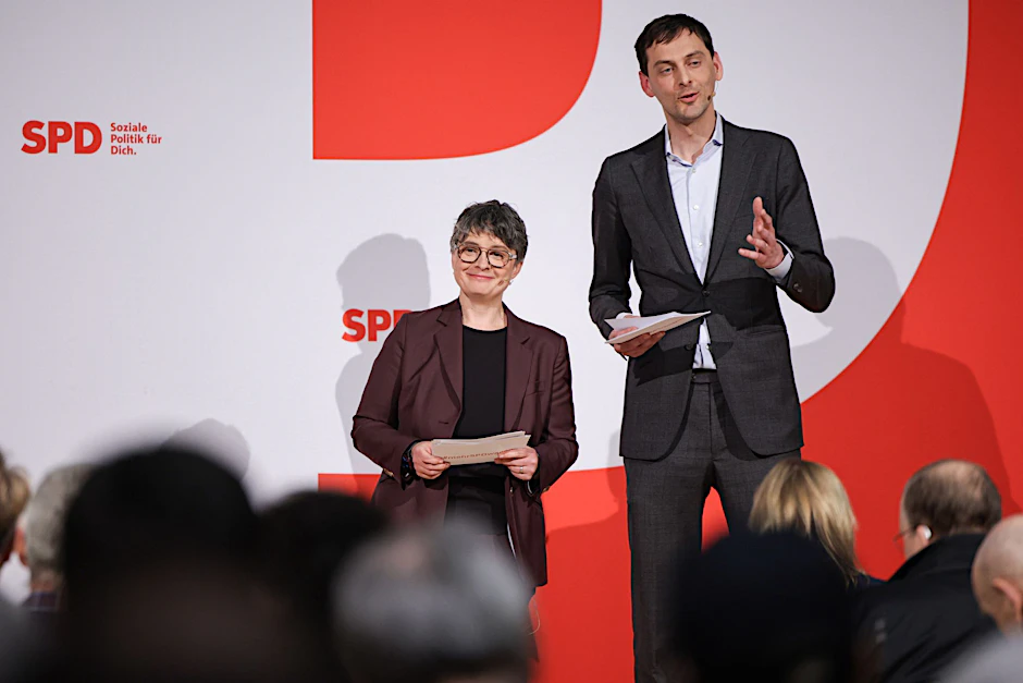 Berlins neues Führungs-Duo? Nicola Böcker-Giannini und Martin Hikel am Dienstagabend bei einer Vorstellungsrunde im Willy-Brandt-Haus.