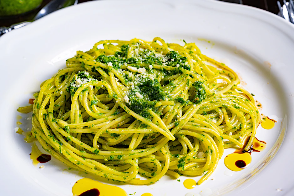 Für das Rezept für Nudeln mit Bärlauch und Parmesan können Spaghetti verwendet werden - aber auch andere Nudelsorten passen prima.