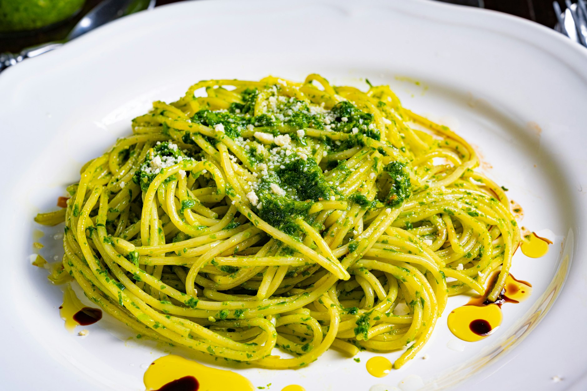 Für das Rezept für Nudeln mit Bärlauch und Parmesan können Spaghetti verwendet werden - aber auch andere Nudelsorten passen prima.