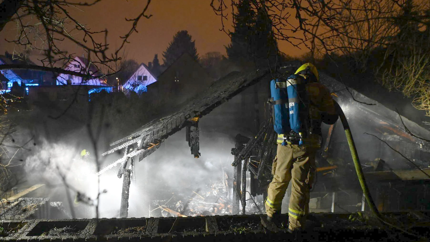 Nichts mehr zu retten. Die Laube in Reinickendorf brannte komplett nieder.