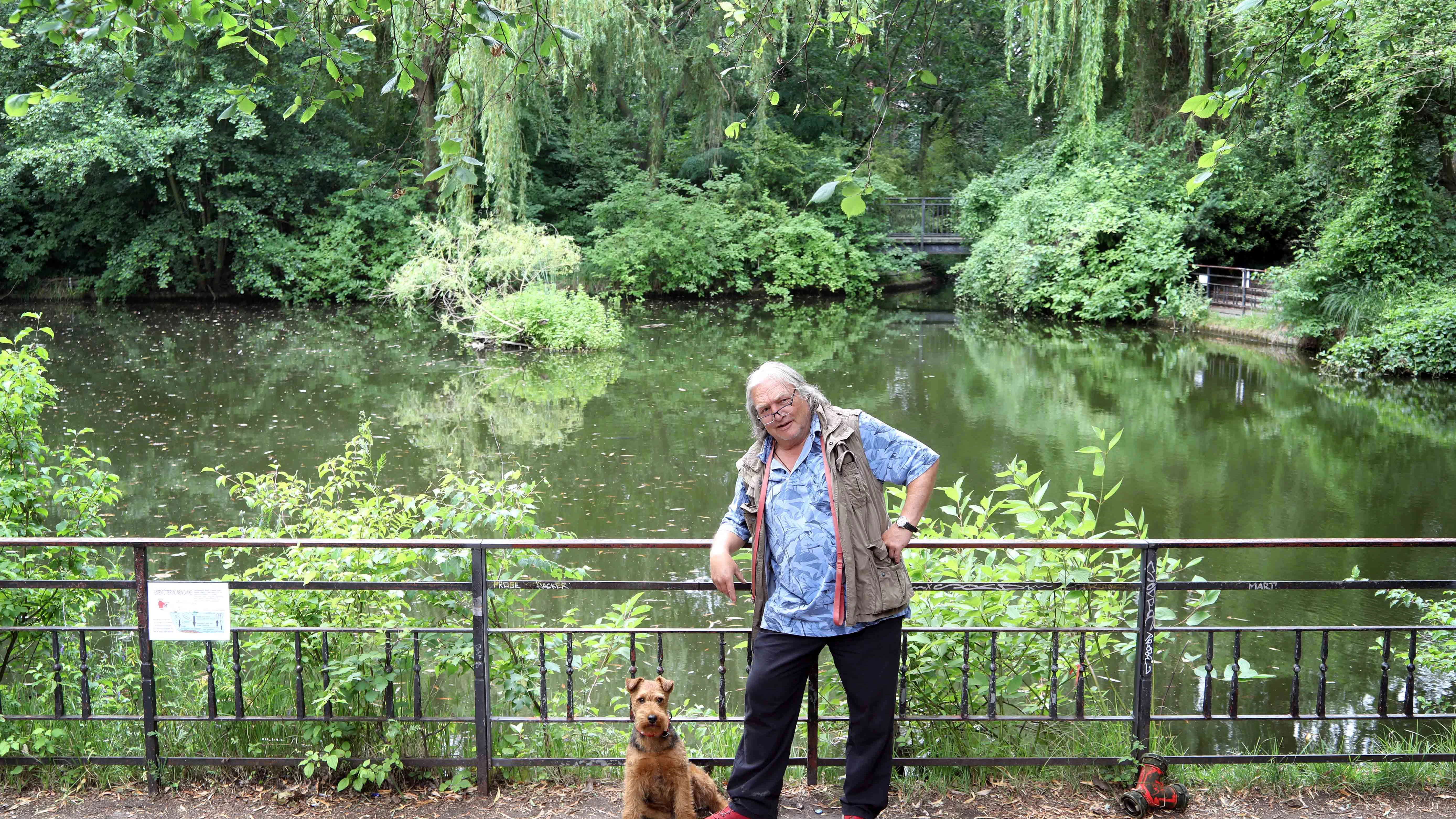 Der Teich im Ernst-Thälmann-Park wird von Volker Herold und anderen gepflegt. So schön sah es hier vor dem Ablassen aus.&nbsp;