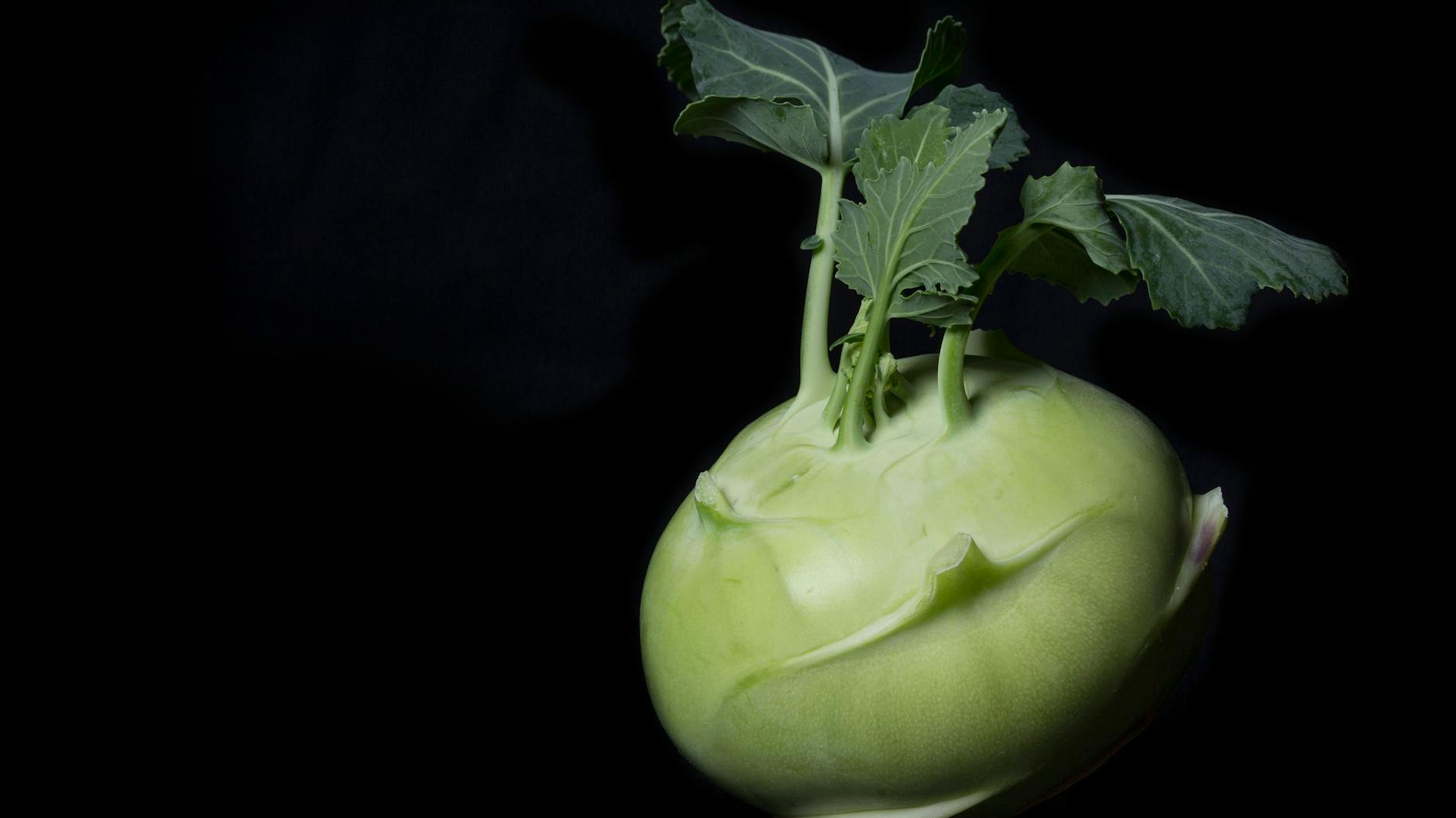 Kohlrabi ist super gesund. Probieren Sie das Rezept für Kohlrabi-Gemüse in Soße gleich mal aus.