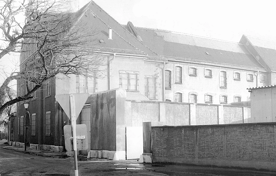Frank Philipp hat bis heute einige der Akten, in denen Strafen und Arrestzeiten penibel dokumentiert wurden: „Ganz gesund ist man nicht mehr, wenn man da rauskommt“, sagt er über seine Zeit im DDR-Jugendwerkhof Torgau.&nbsp;&nbsp;