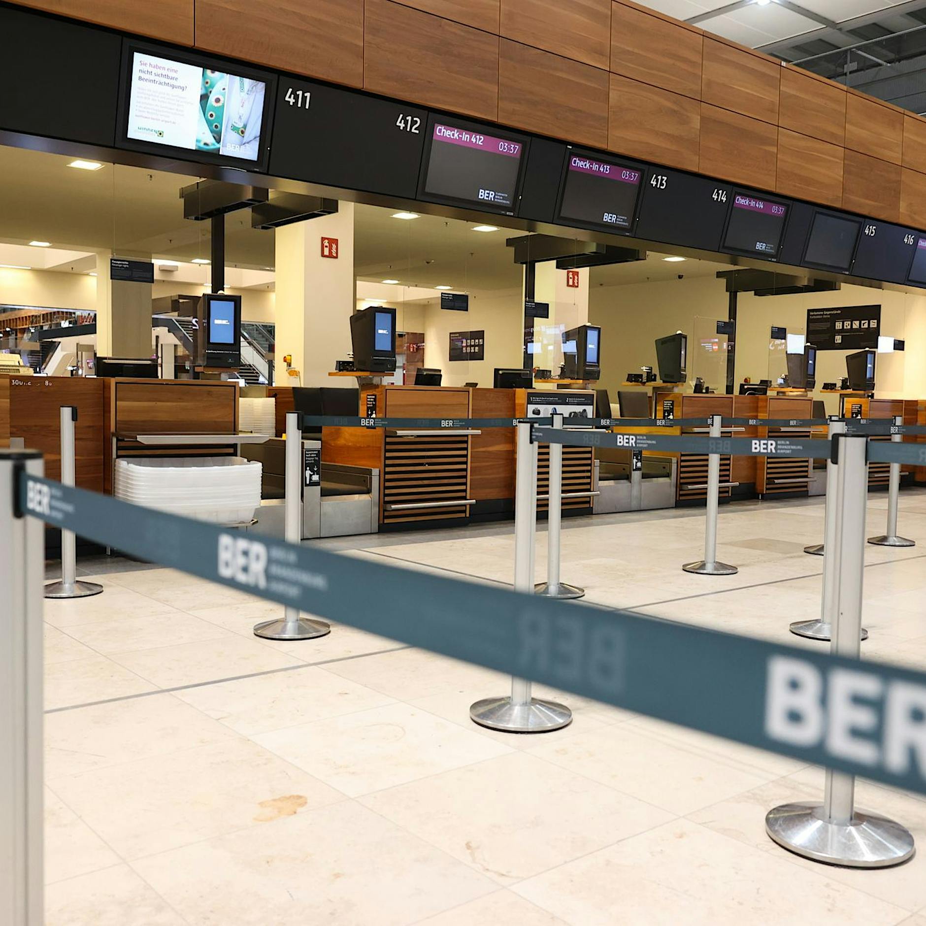 Wegen Warnstreik am Flughafen BER: Erhöhtes Passagieraufkommen am Freitag erwartet