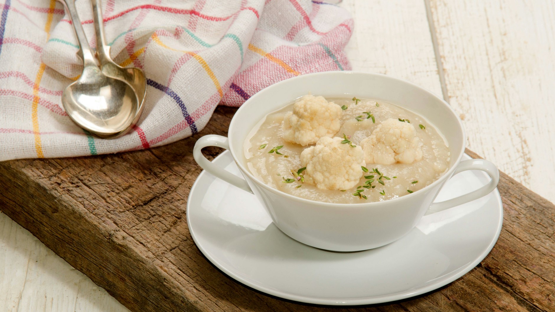 Probieren Sie das Rezept für Blumenkohlsuppe gleich mal aus.