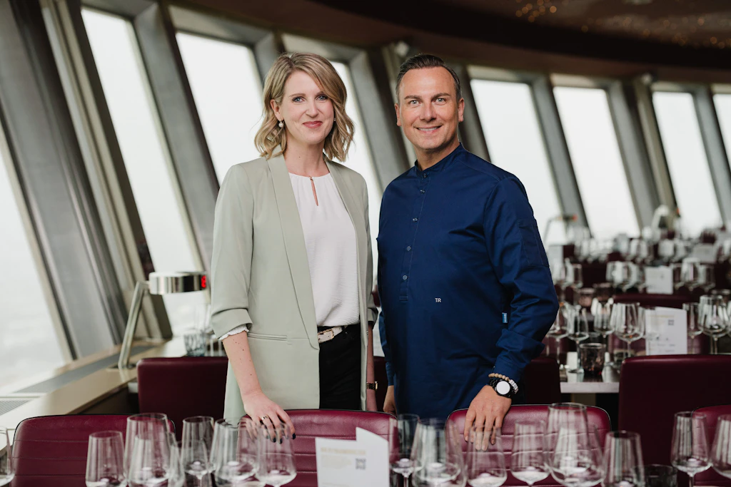 Klopse janz oben: Tim Raue kapert Restaurant im Fernsehturm
