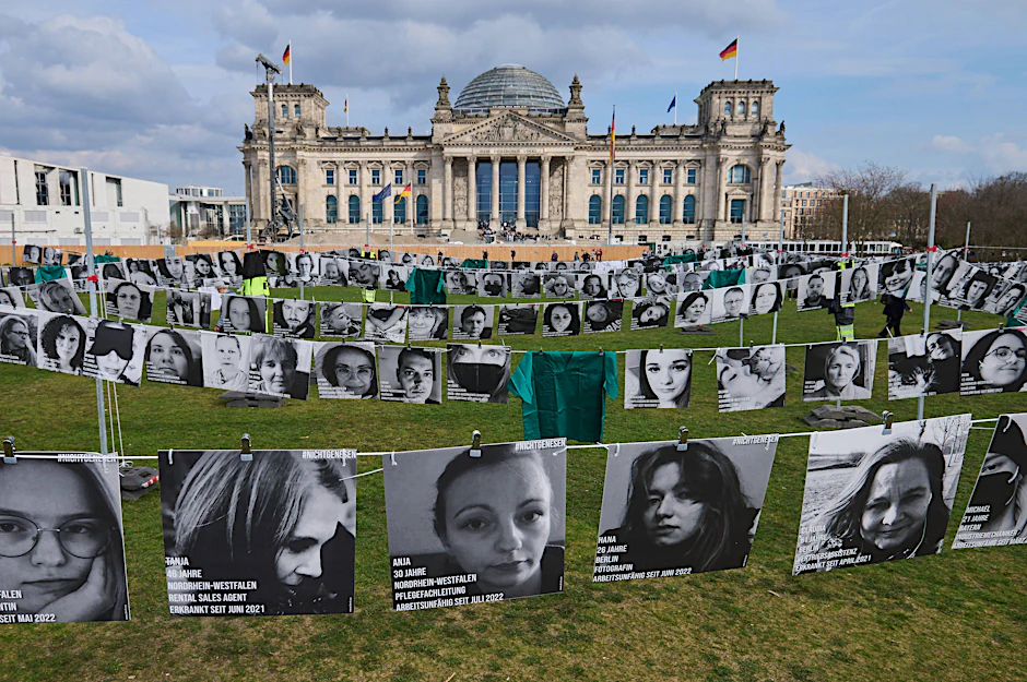 Kundgebung zum internationalen Long Covid Awareness Day&nbsp;am Freitag vor dem Deutschen Bundestag&nbsp;&nbsp;