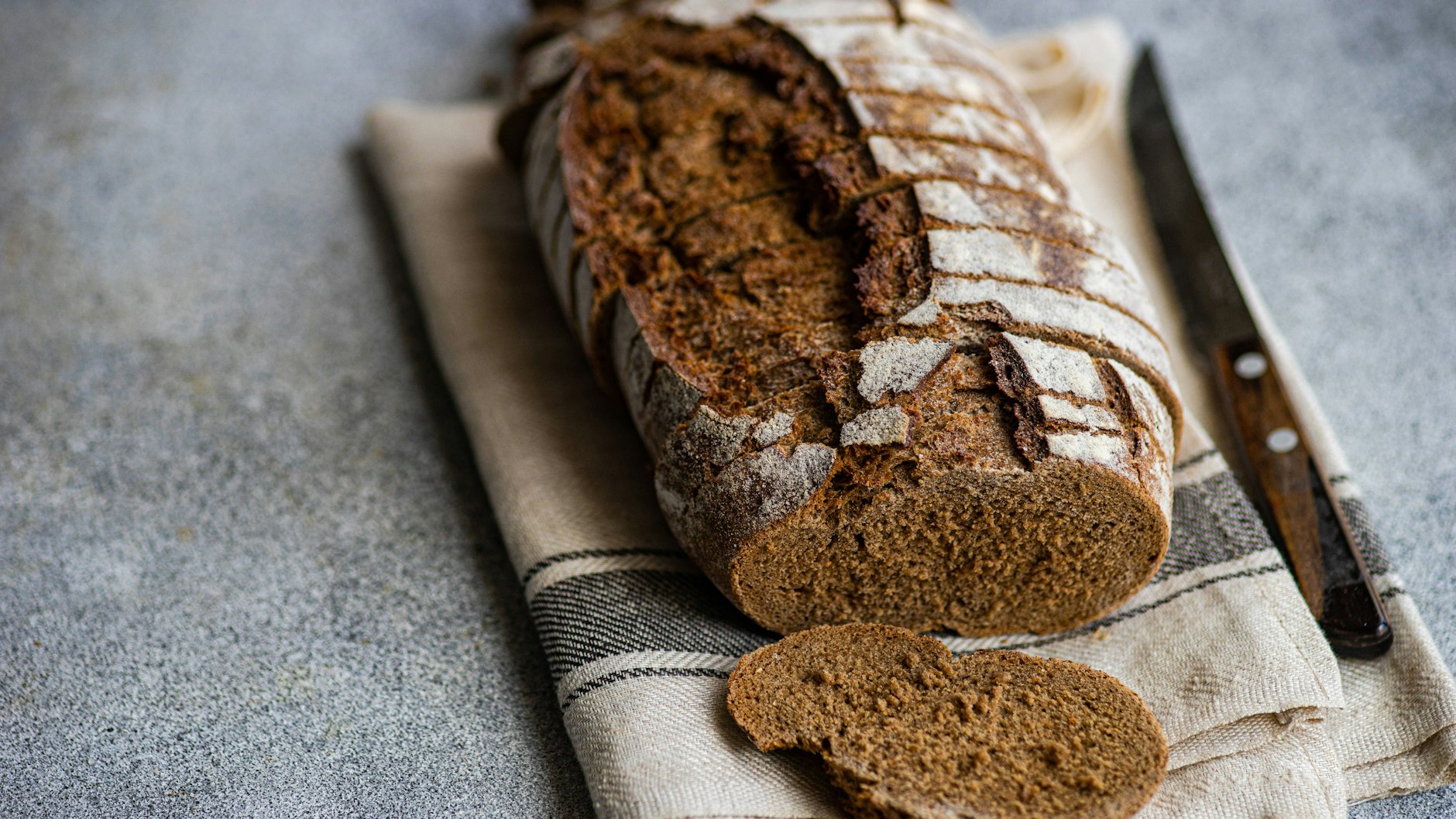 Dieses Rezept für einfaches Brot müssen Sie unbedingt ausprobieren. 