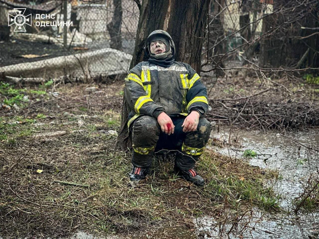 Russland tötet Rettungskräfte bei Doppelangriff mit Raketen in Odessa