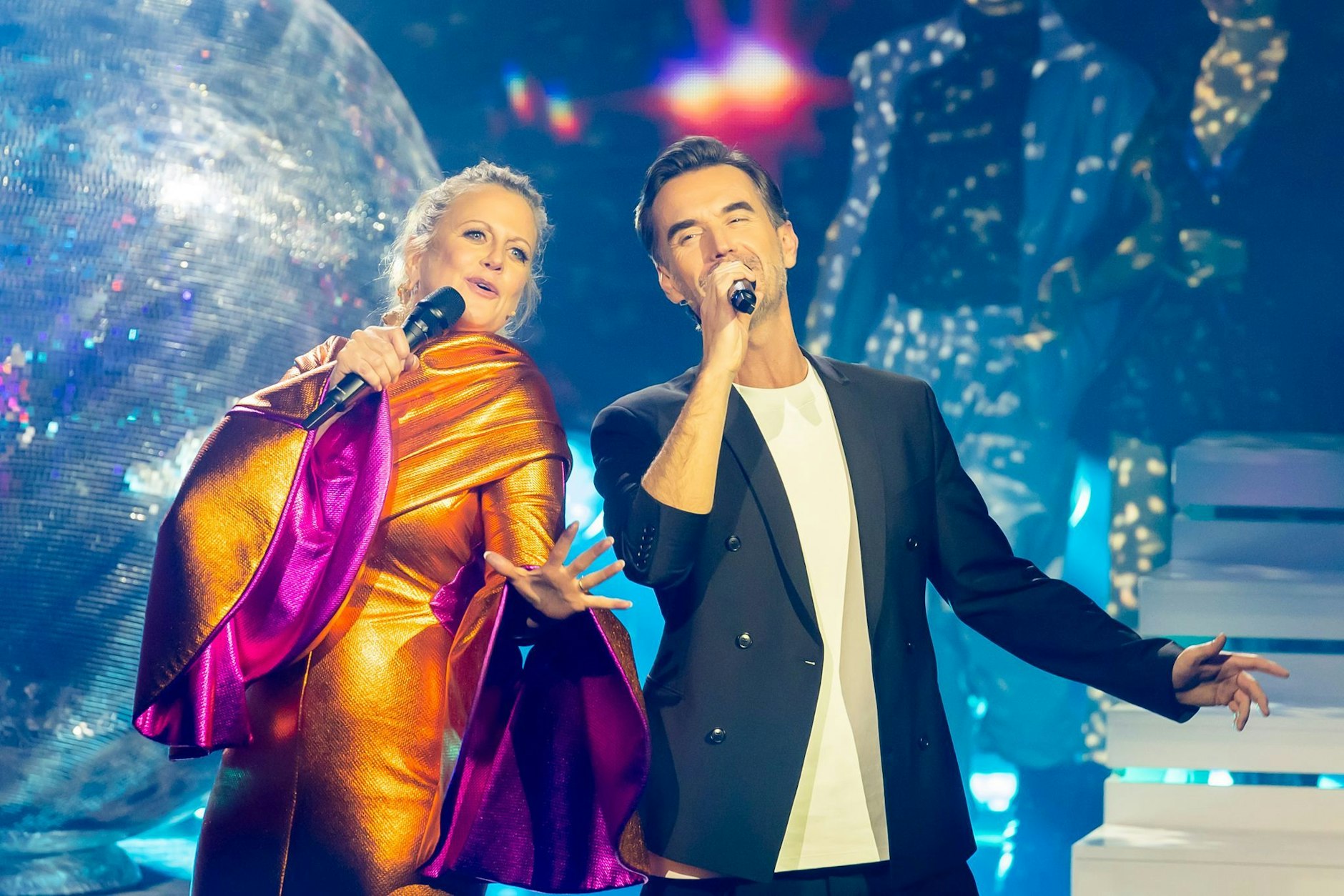 ARCHIV - Barbara Schöneberger und Florian Silbereisen sind gute Kollegen.  