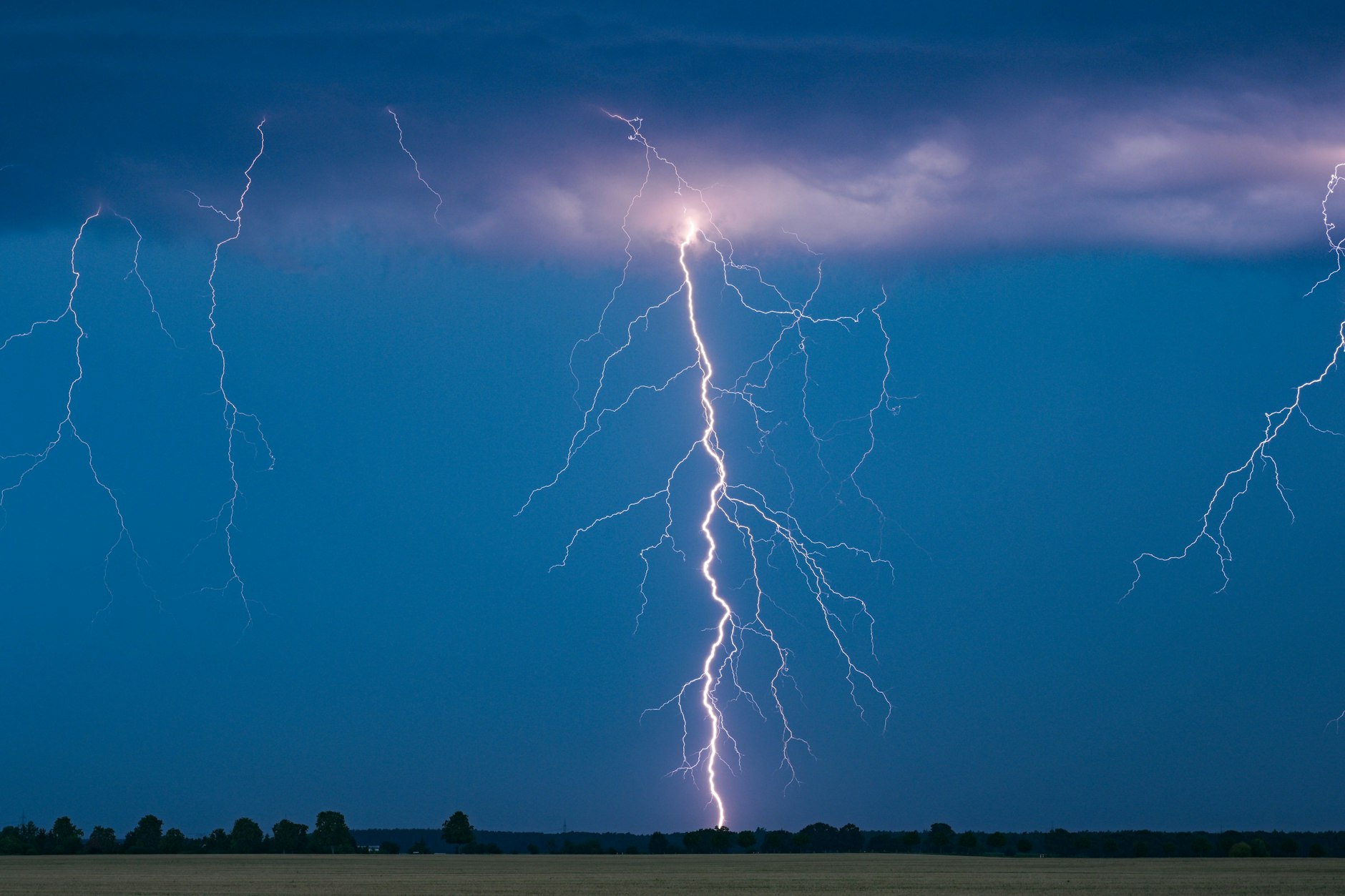 Das Wetter wird unbeständig, auch Gewitter sind heute und morgen drin.