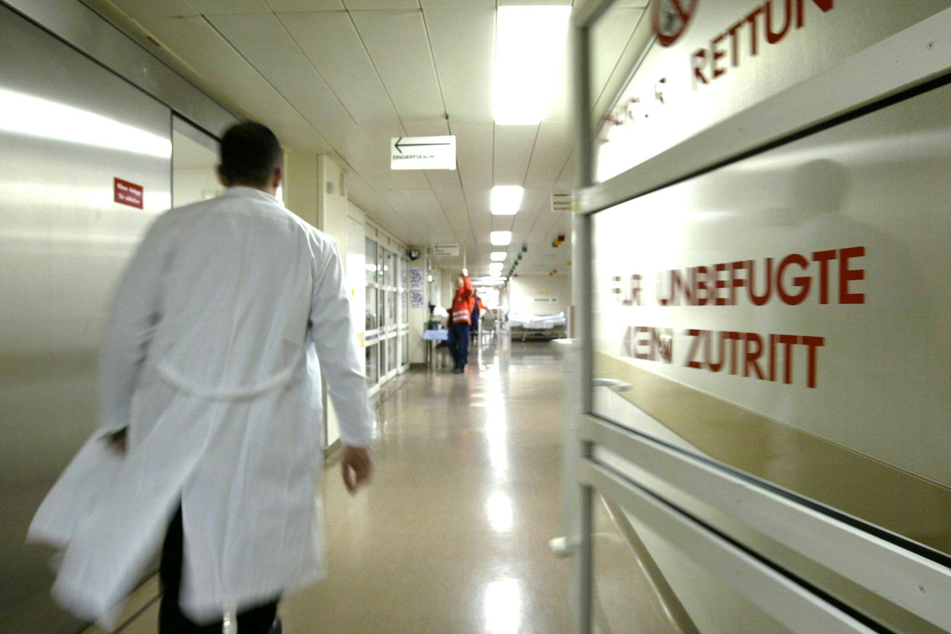 Die Notaufnahme eines Krankenhauses verspricht auch Hilfe in der Nacht.